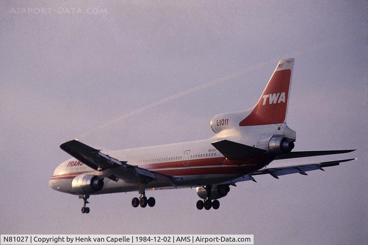 N81027, 1975 Lockheed L-1011-385-1 TriStar 50 C/N 193B-1107, TWA TriStar pulling condensation trails during finals at Schiphol airport.