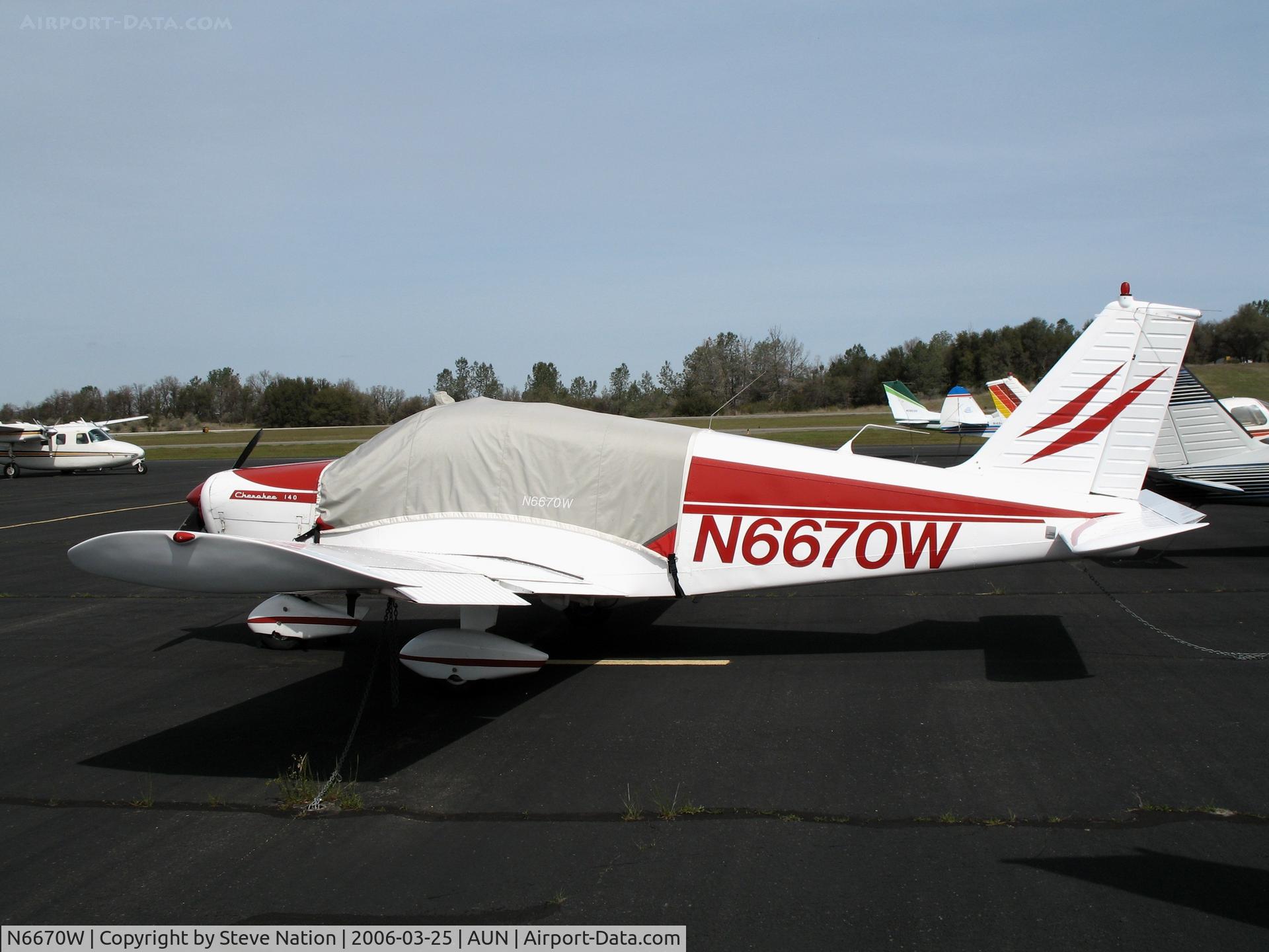N6670W, 1965 Piper PA-28-140 C/N 28-20775, 1965 Piper PA-28 Cherokee 140 at Auburn Municipal Airport, CA