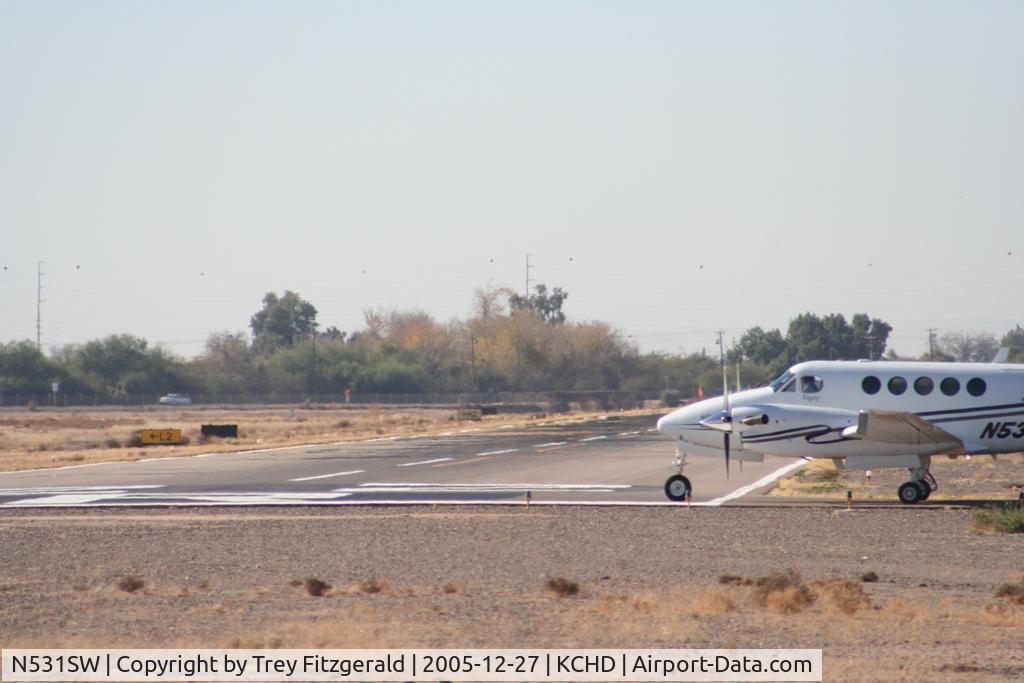 N531SW, 1999 Raytheon B200 King Air C/N BB-1656, KingAir at Hold Short line