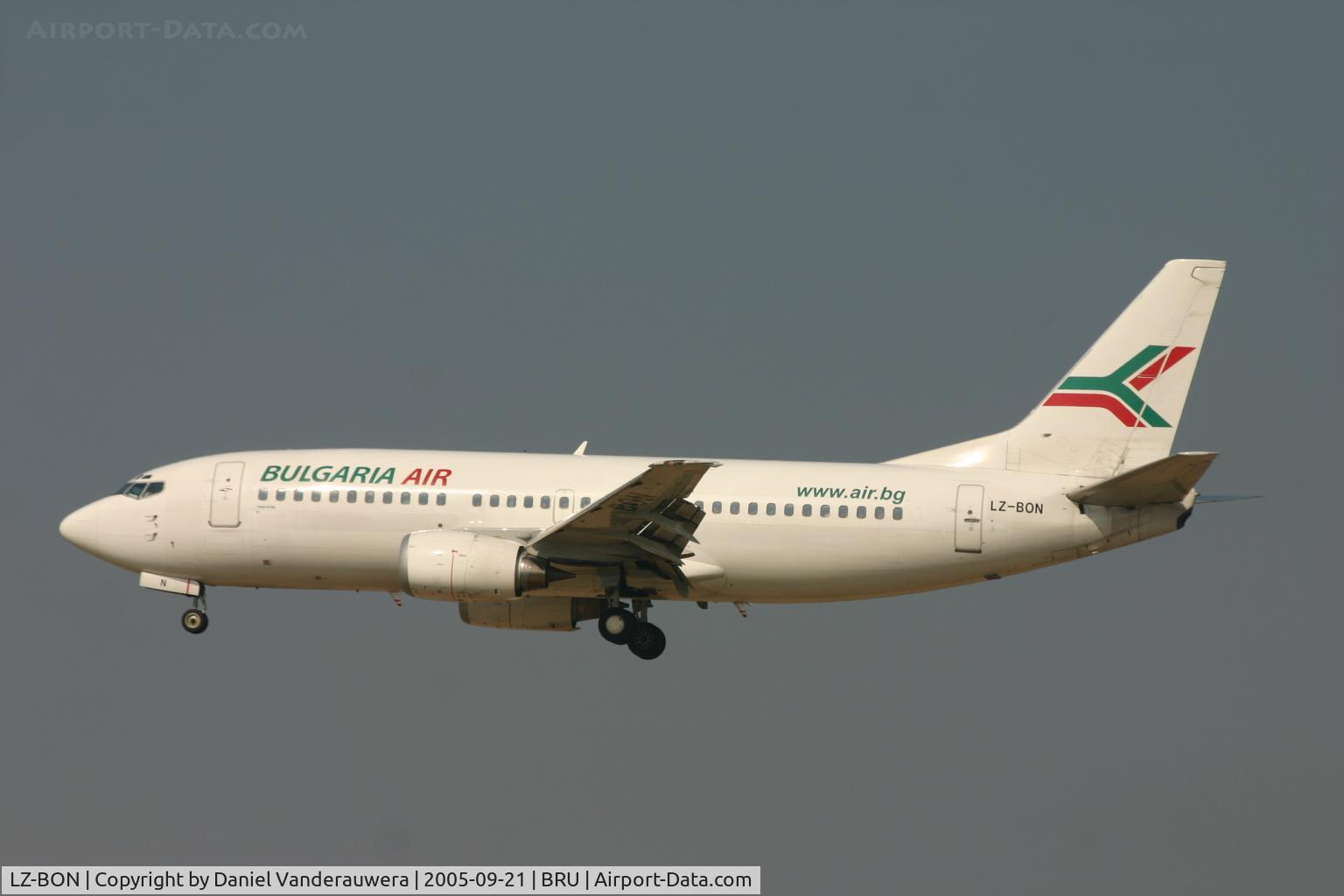 LZ-BON, 1997 Boeing 737-31S C/N 29060, arrival on rnw 25L