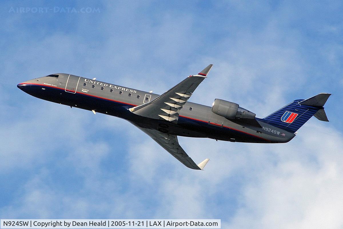 N924SW, 2002 Bombardier CRJ-200LR (CL-600-2B19) C/N 7681, United Express N924SW departing LAX RWY 25R.