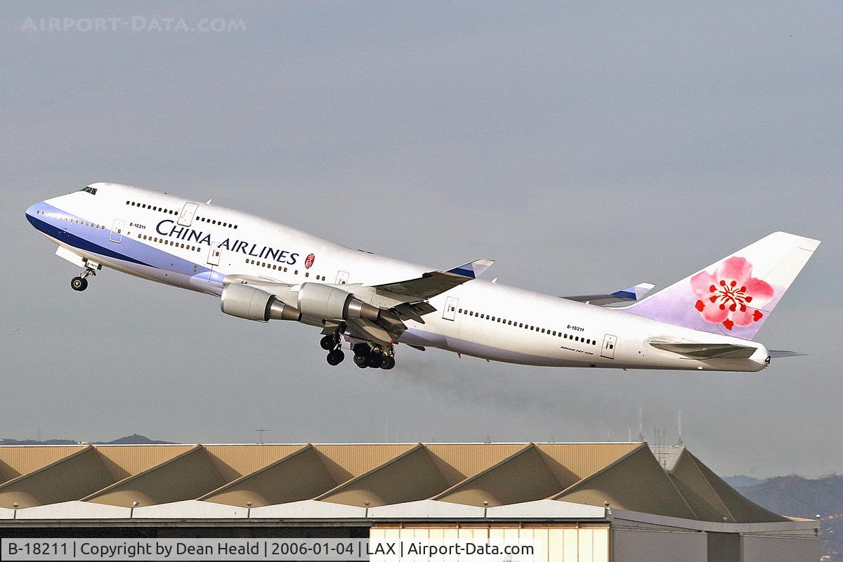 B-18211, 2004 Boeing 747-409 C/N 33735, China Airlines B-18211 departing LAX RWY 25R.