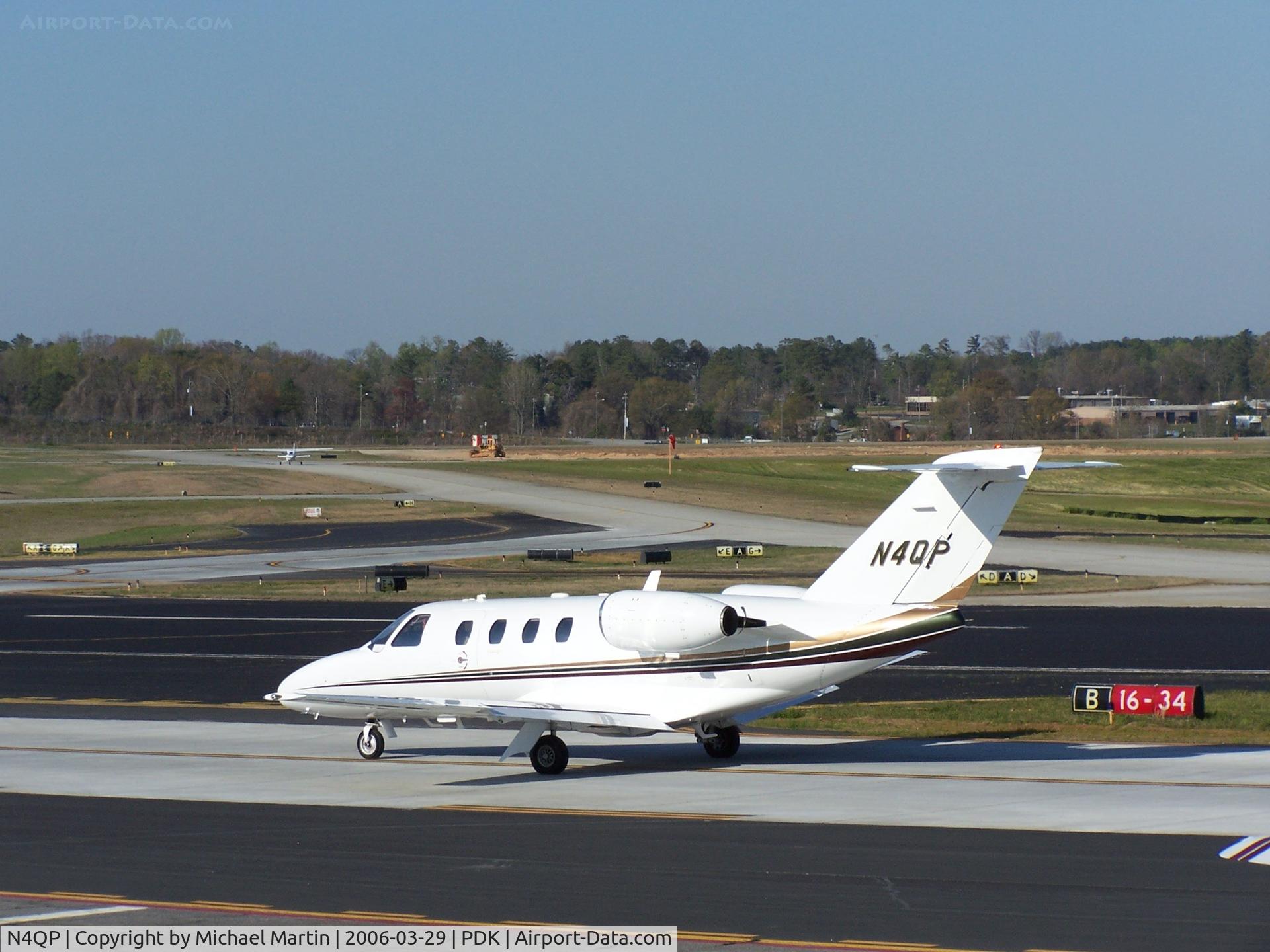 N4QP, 1998 Cessna 525 CitationJet CJ1 C/N 525-0272, Taxing to Runway 20L