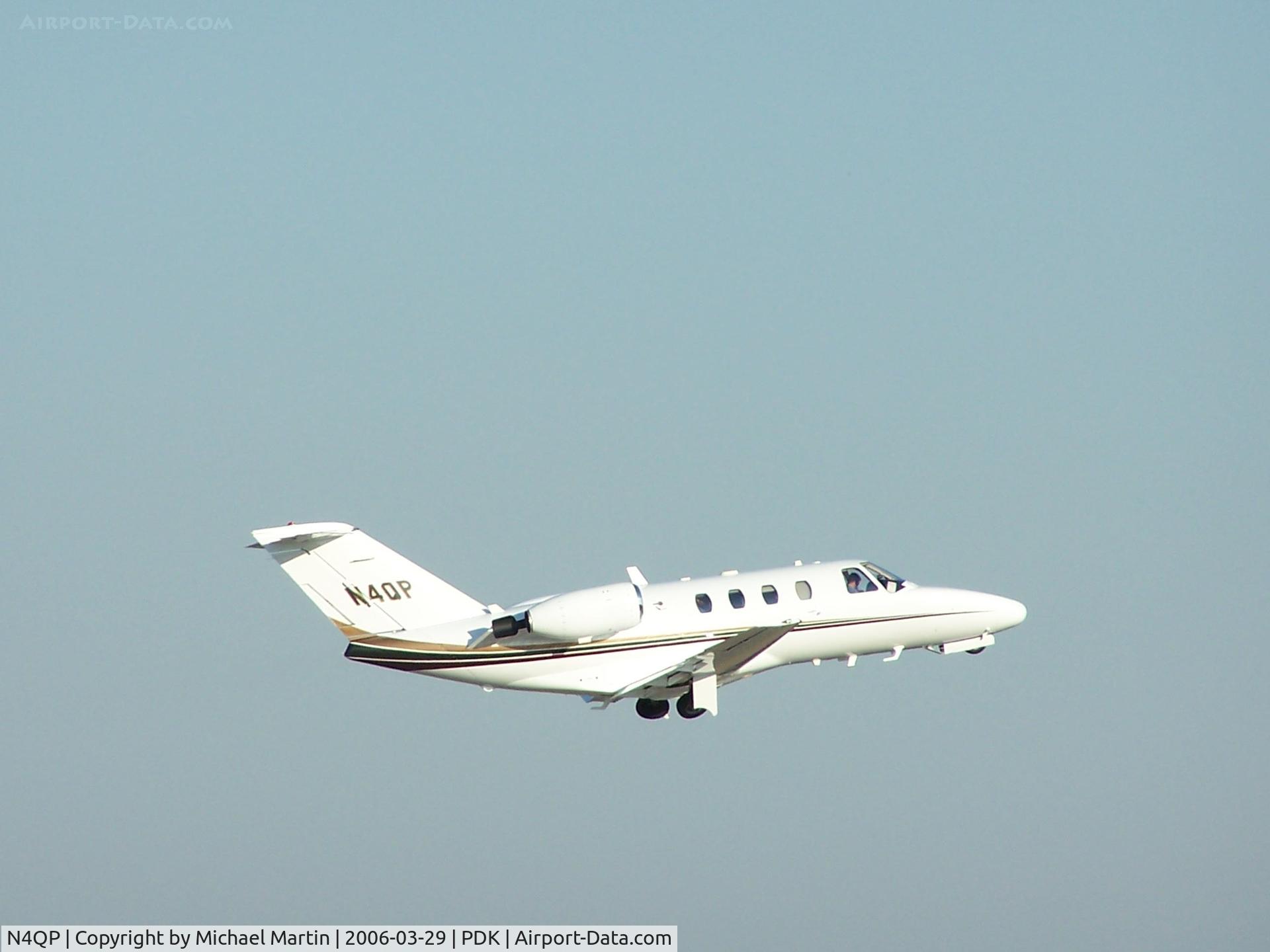N4QP, 1998 Cessna 525 CitationJet CJ1 C/N 525-0272, Departing PDK on 20L