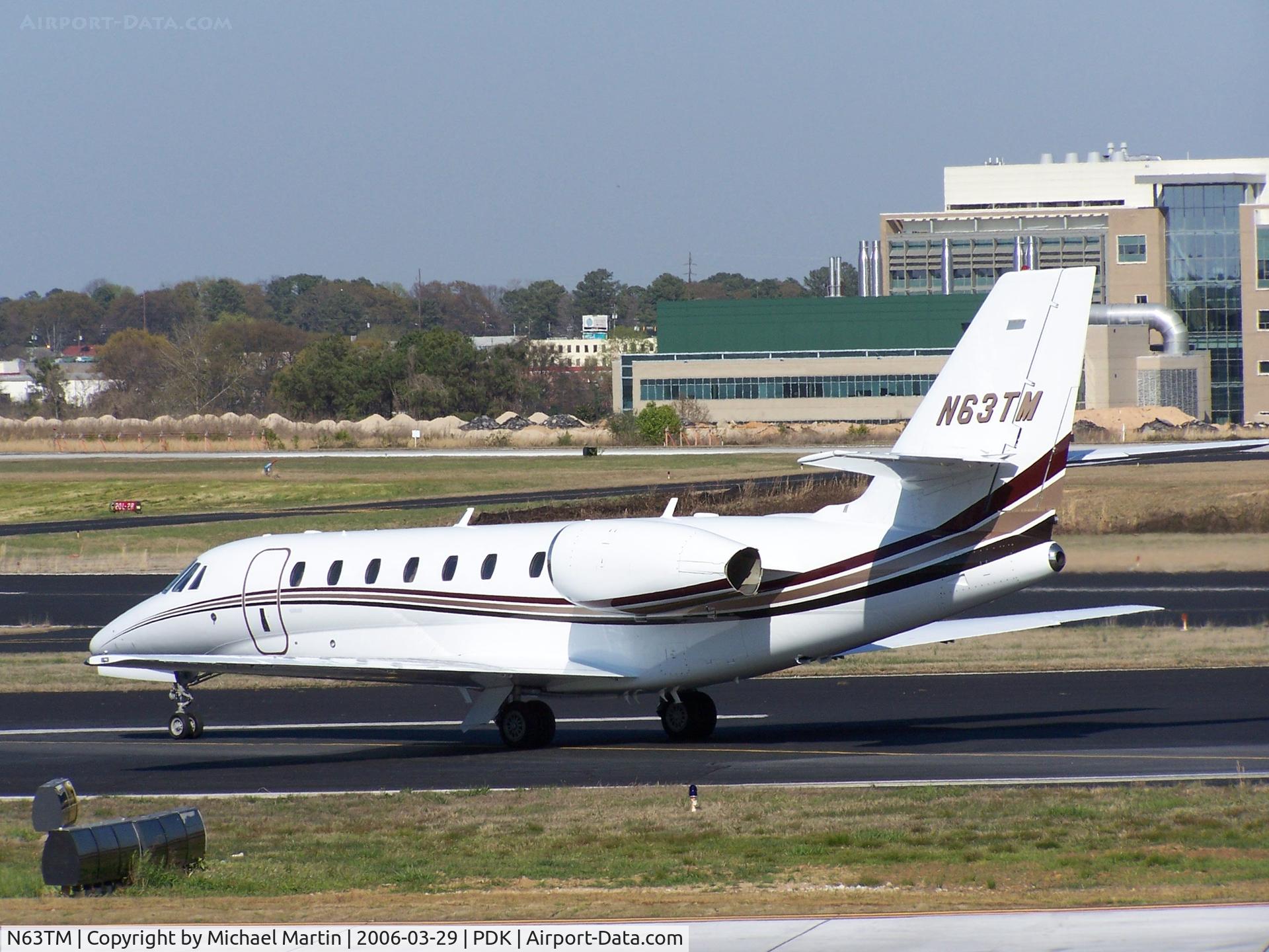 N63TM, 2005 Cessna 680 Citation Sovereign C/N 680-0019, Taxing to Signature Air