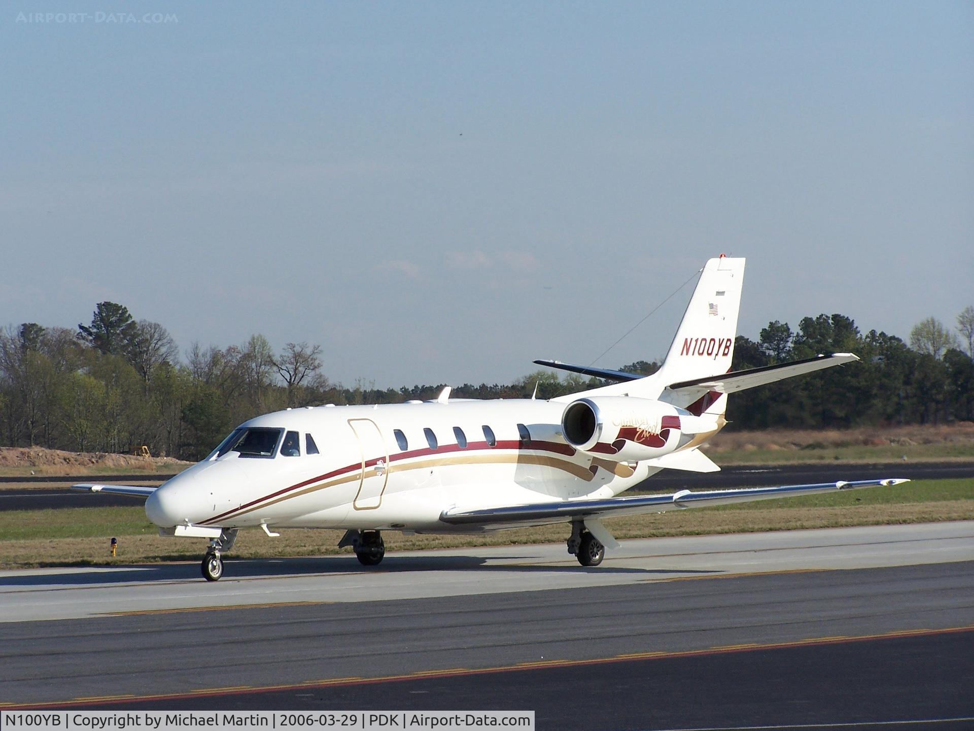 N100YB, Cessna 560XL Citation Excel C/N 560-5136, Taxing to Epps Air Service