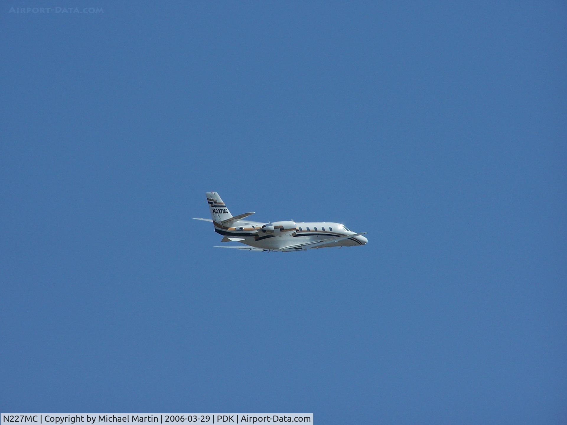 N227MC, 2000 Cessna 560XL C/N 560-5064, Departing PDK - Gear Up!
