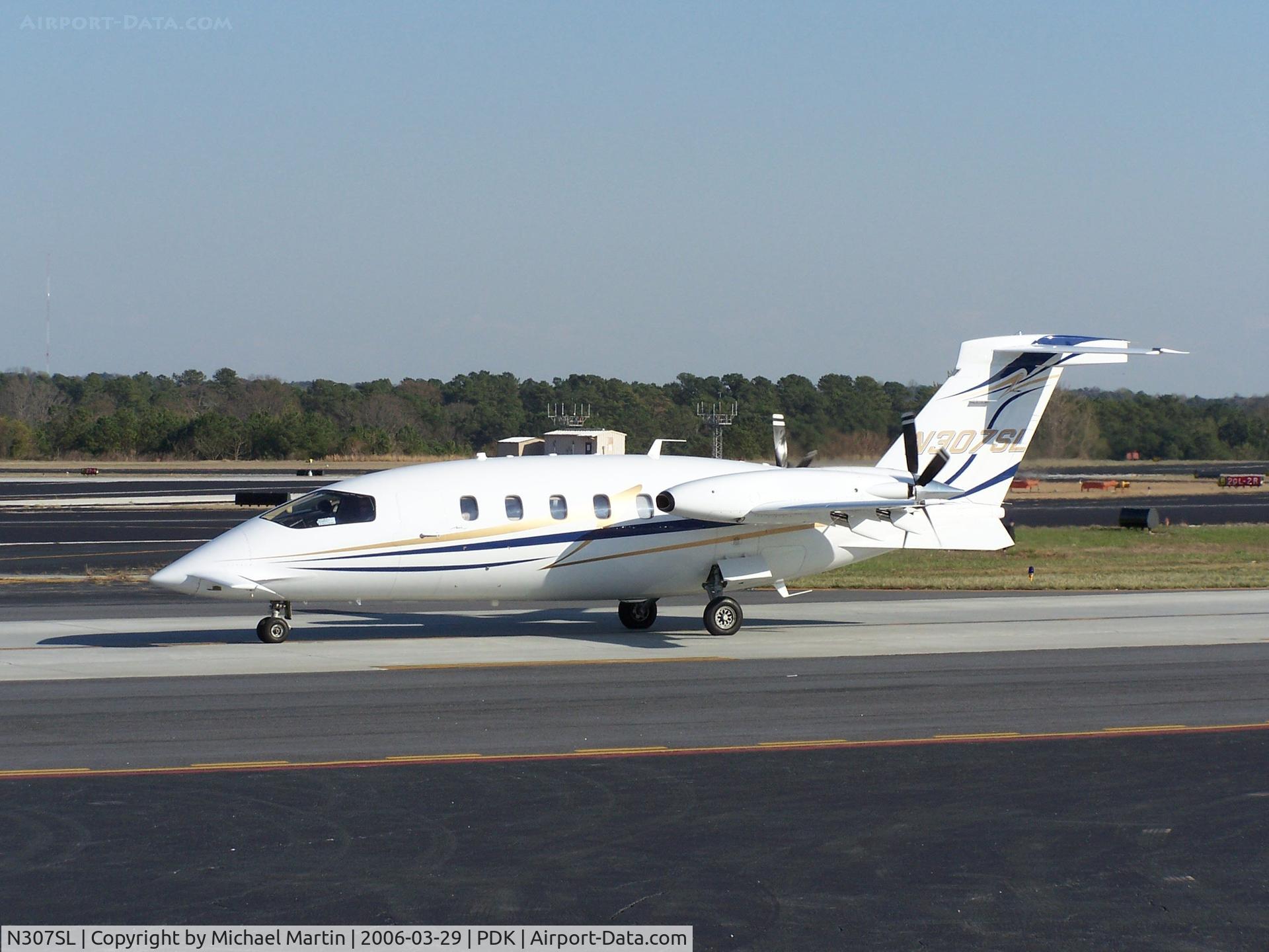 N307SL, 2004 Piaggio P-180 Avanti C/N 1091, Taxing from Mercury Air Service