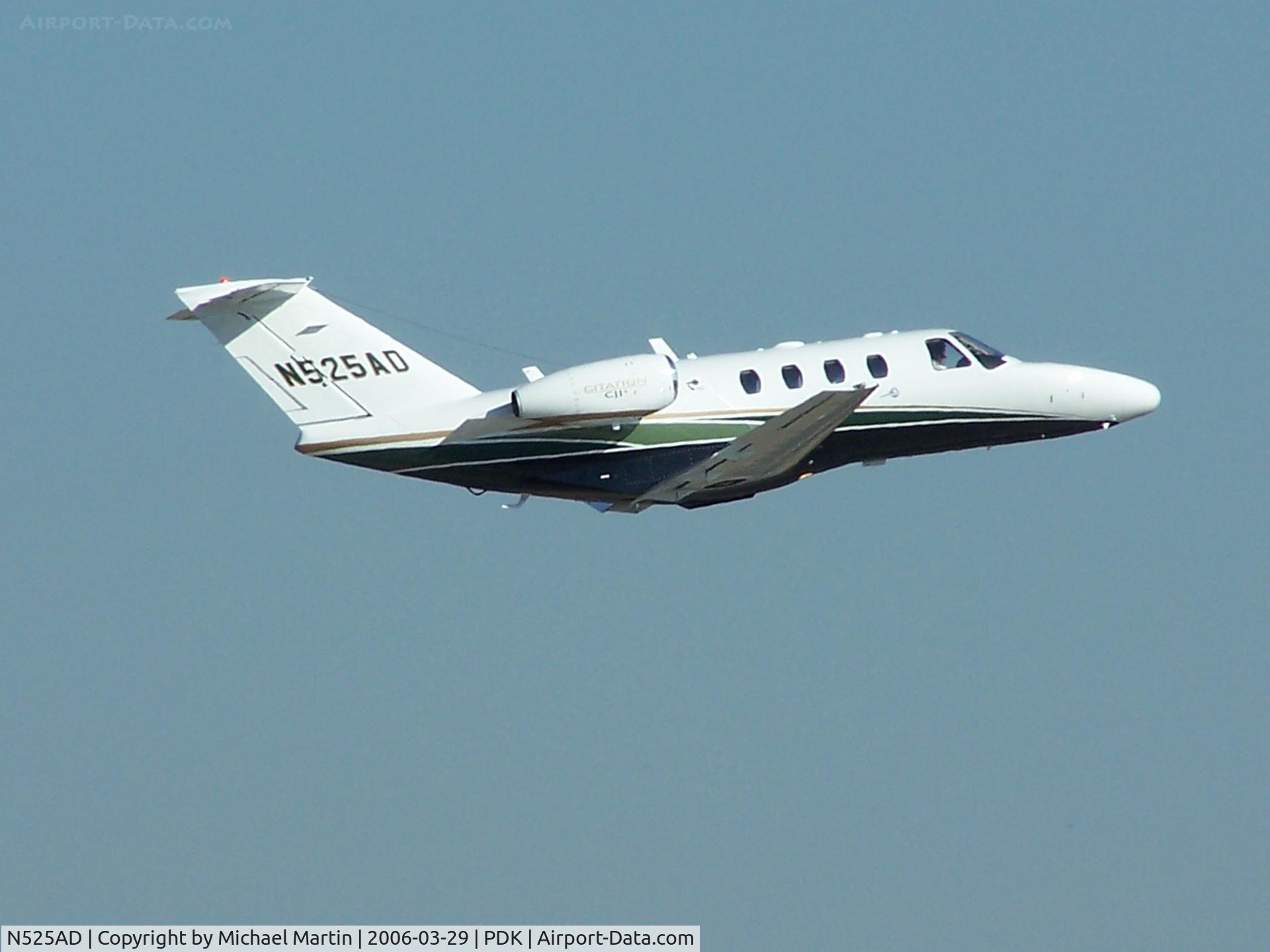 N525AD, 2001 Cessna 525 CitationJet CJ1 C/N 525-0435, Departing PDK - Gear Up!