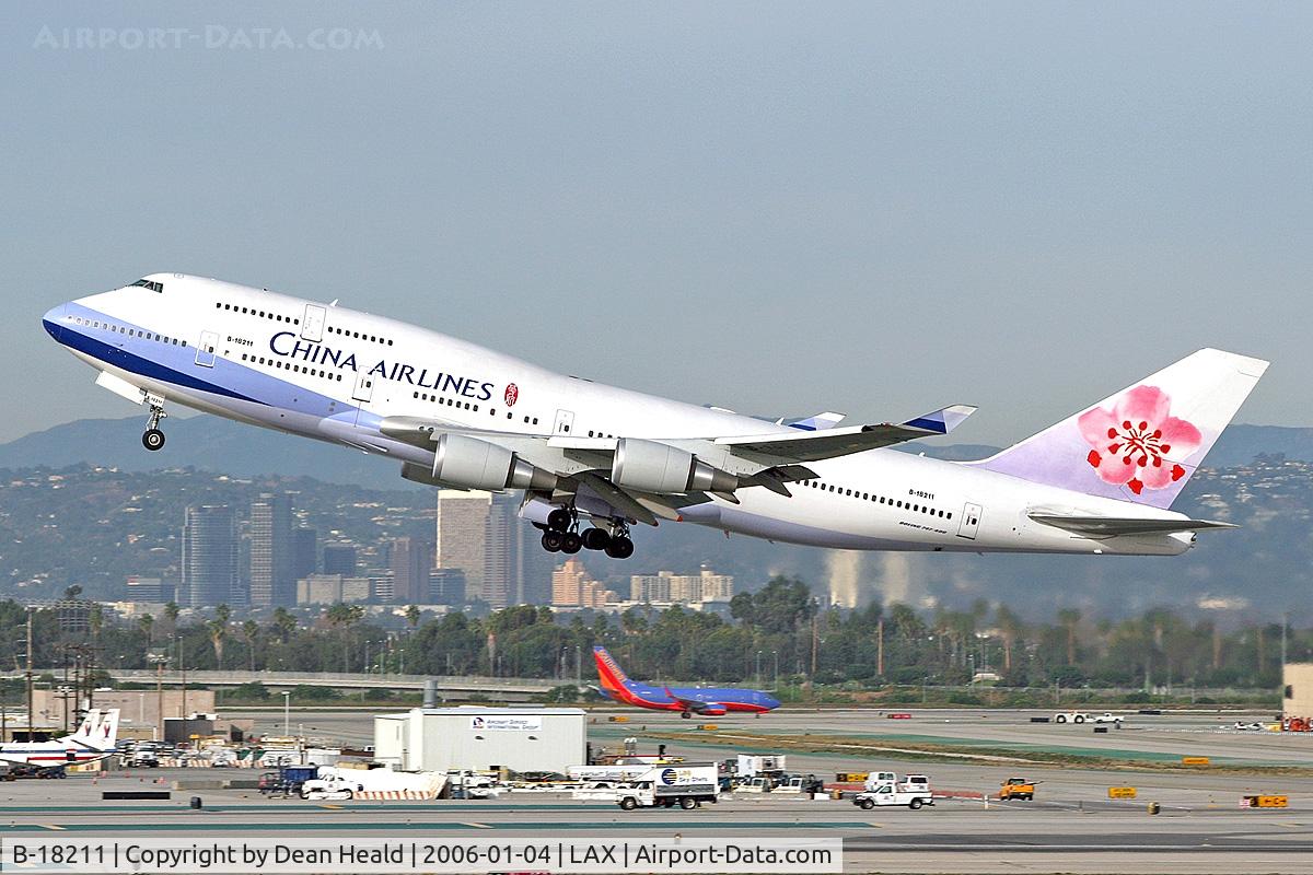 B-18211, 2004 Boeing 747-409 C/N 33735, China Airlines B-18211 departing LAX RWY 25R.