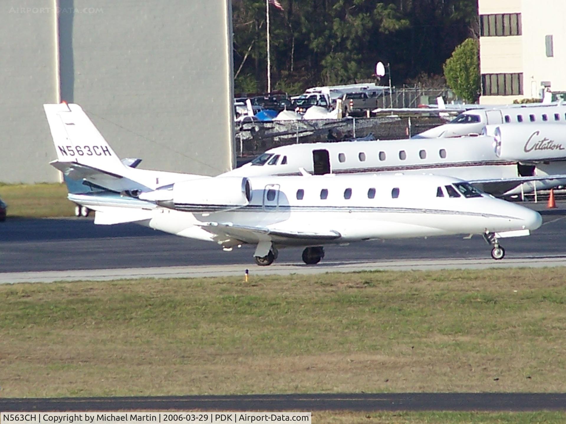 N563CH, 2001 Cessna 560XL Citation Excel C/N 560-5182, Taxing to Runway 20L
