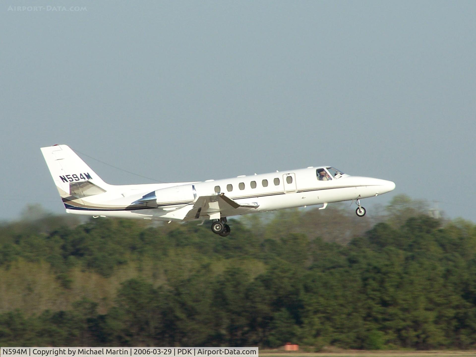N594M, 1994 Cessna 560 Citation Ultra C/N 560-0279, Departing PDK - Gear Up!
