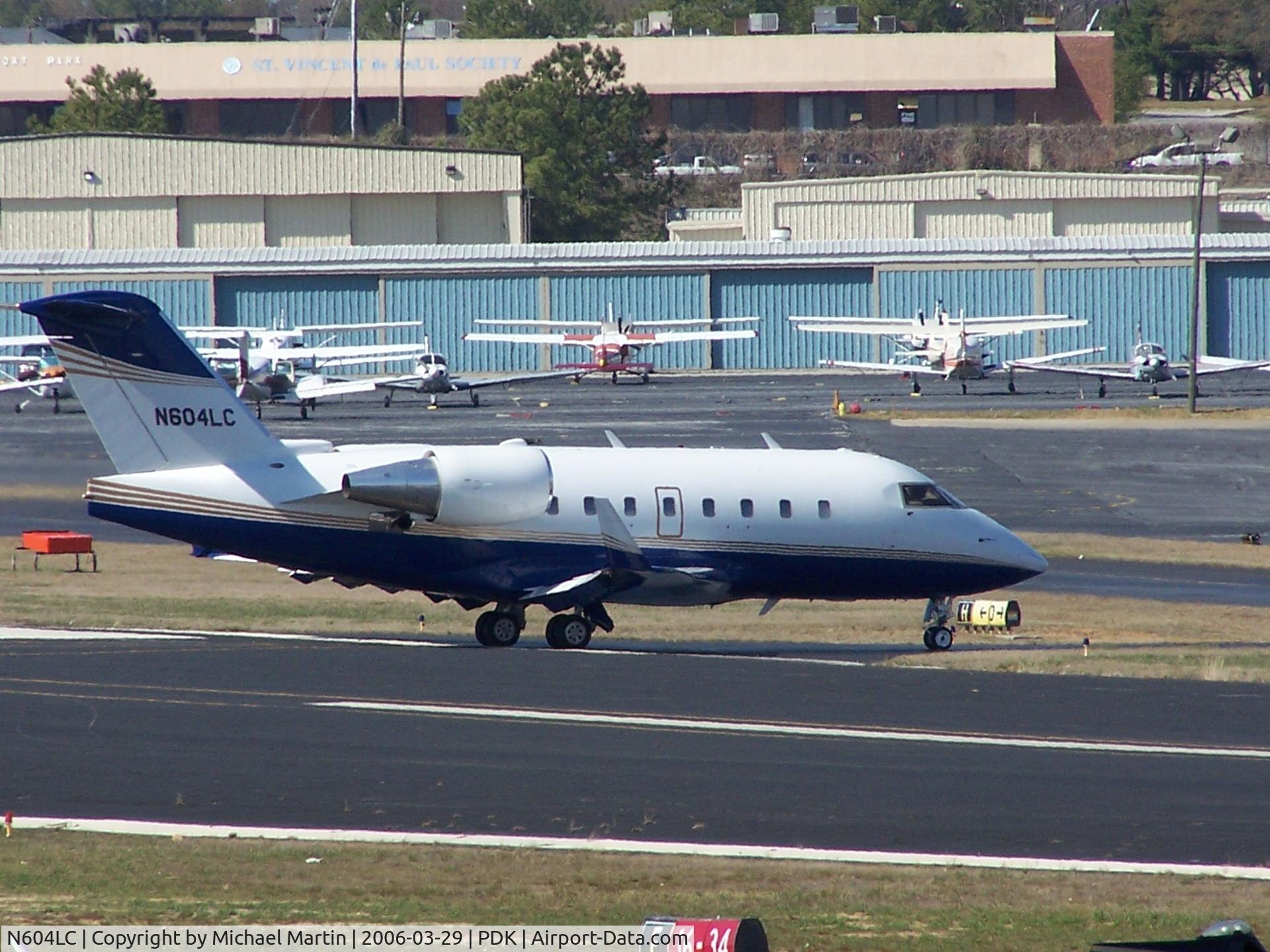N604LC, 1998 Bombardier Challenger 604 (CL-600-2B16) C/N 5373, Taxing to Runway 20L