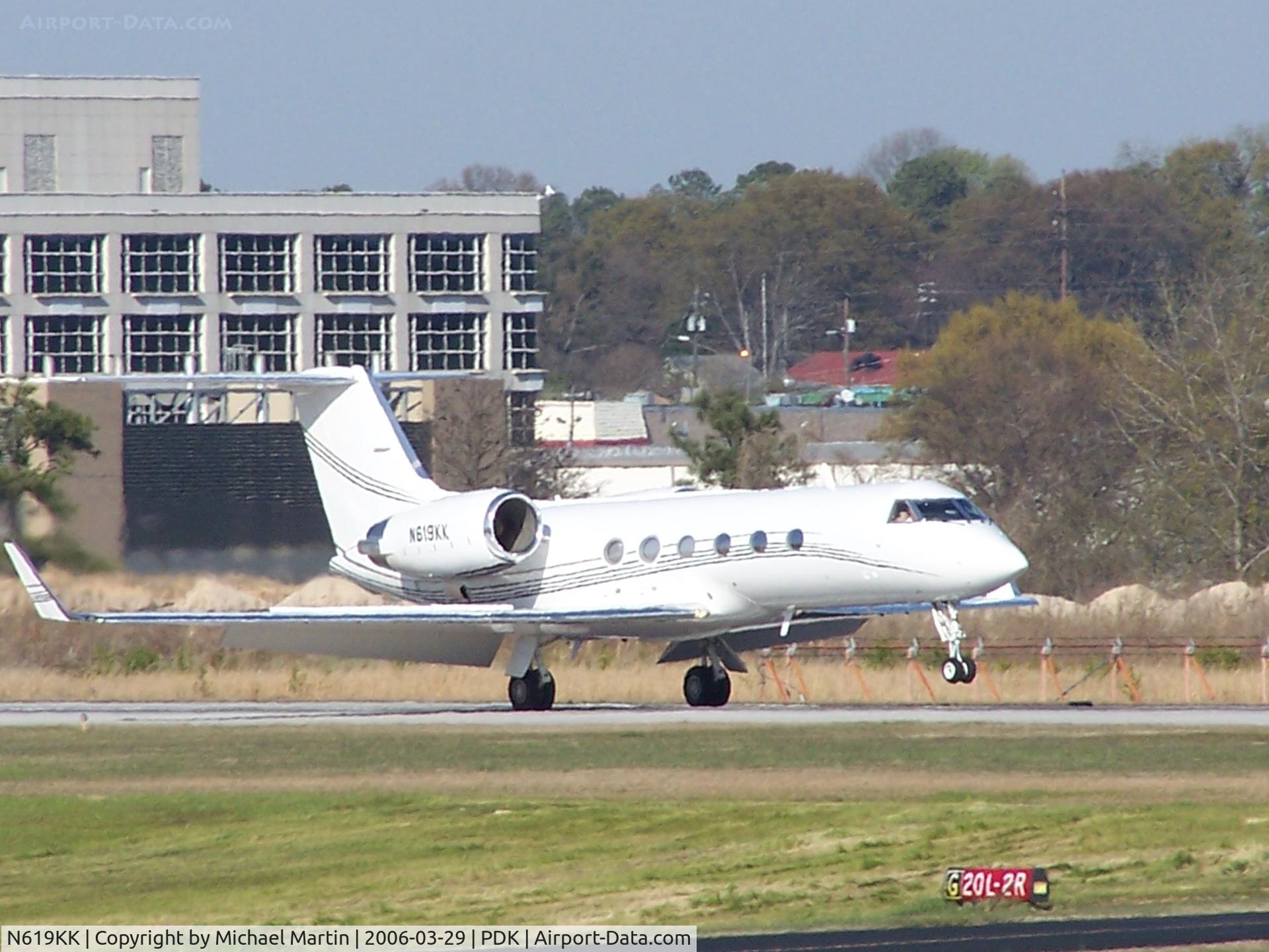 N619KK, 1988 Gulfstream Aerospace G-IV C/N 1062, Landing PDK on 20L