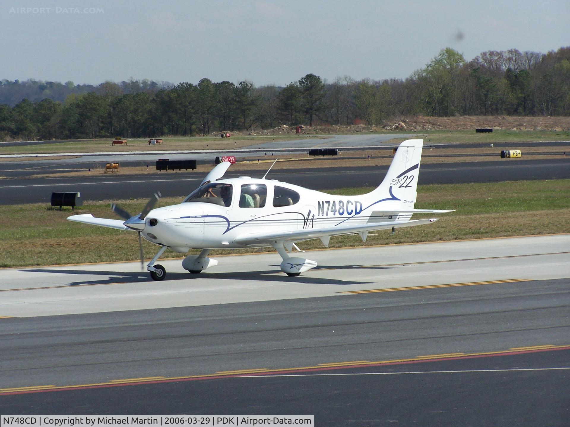 N748CD, 2001 Cirrus SR22 C/N 0086, Taxing to Runway 20R