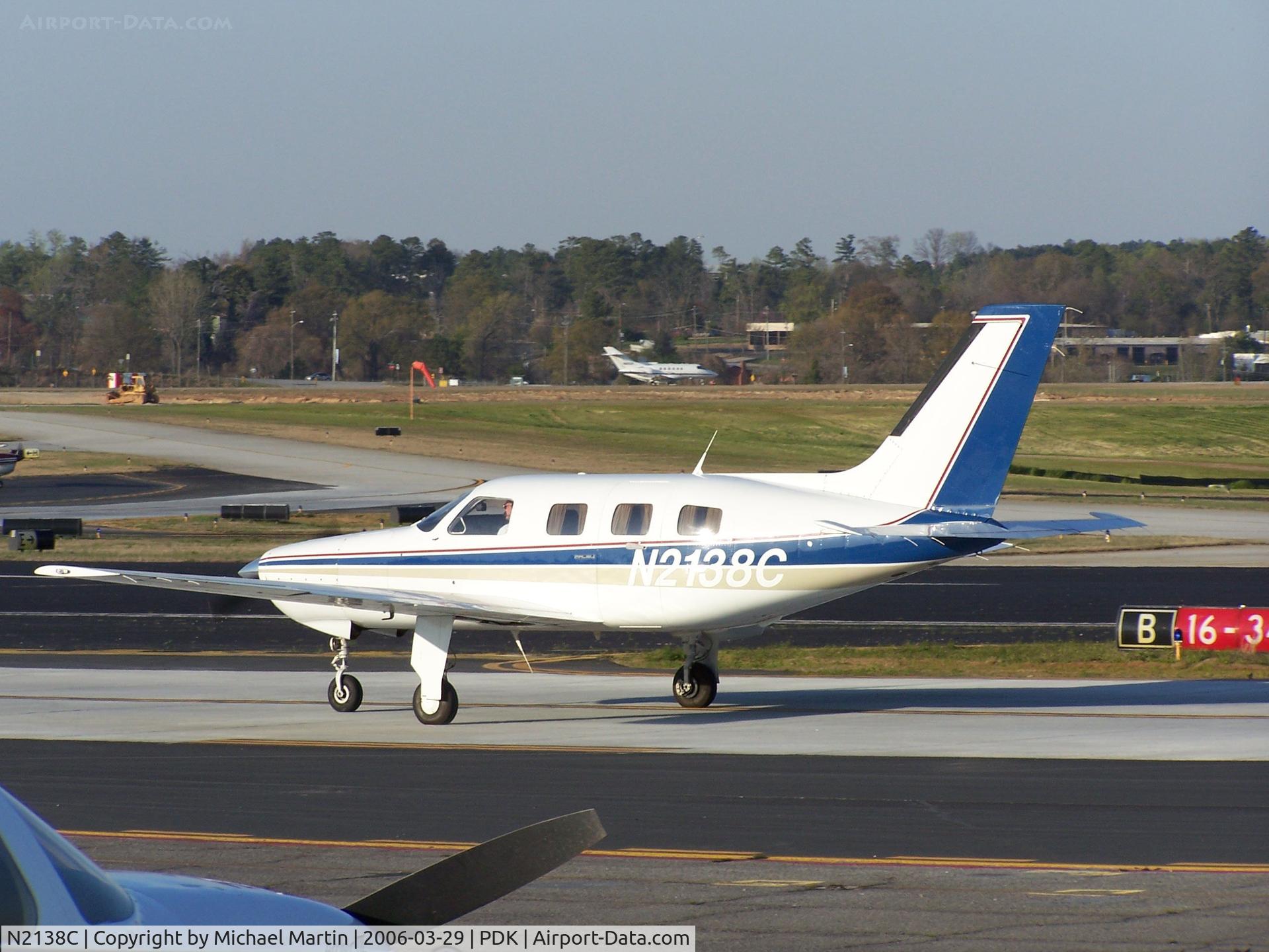 N2138C, 1986 Piper PA-46-310P Malibu C/N 46-8608020, Taxing to tiedown