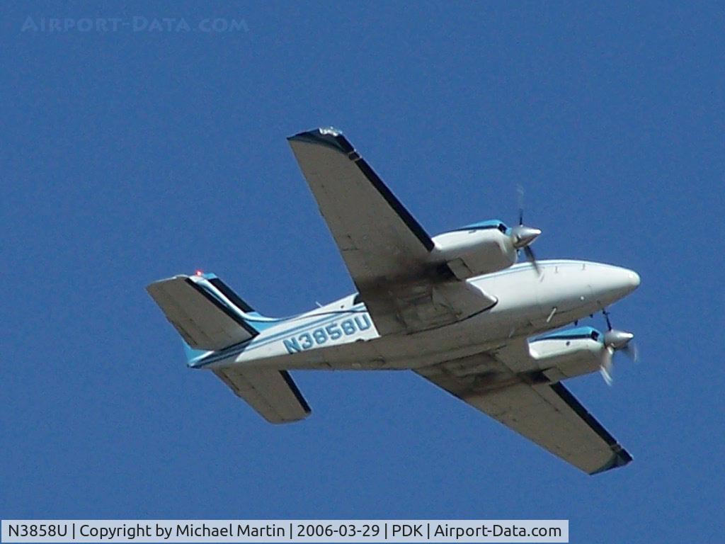 N3858U, 1981 Beech 58 Baron C/N TH-1248, Over flying PDK - Kinda dirty on the bottom!