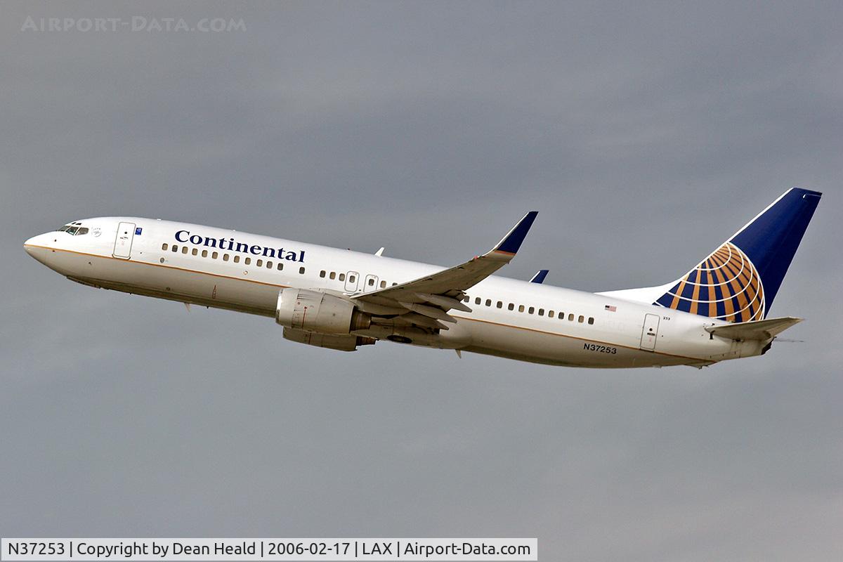N37253, 2000 Boeing 737-824 C/N 30584, Continental N37253 departing LAX RWY 25R.