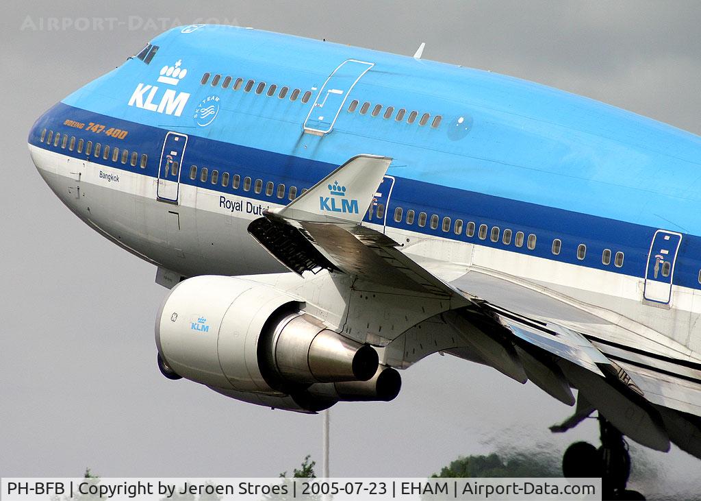 PH-BFB, 1989 Boeing 747-406 C/N 24000, seen near rwy 06-24