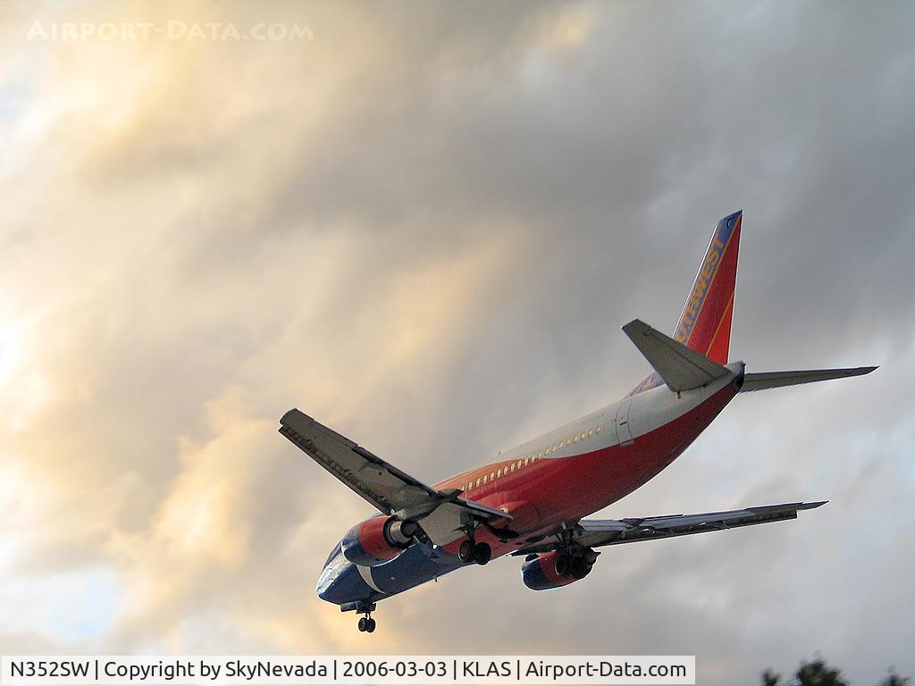 N352SW, 1990 Boeing 737-3H4 C/N 24888, Southwest Airlines - 'Texas Lone Star' / 1990 Boeing 737-3H4