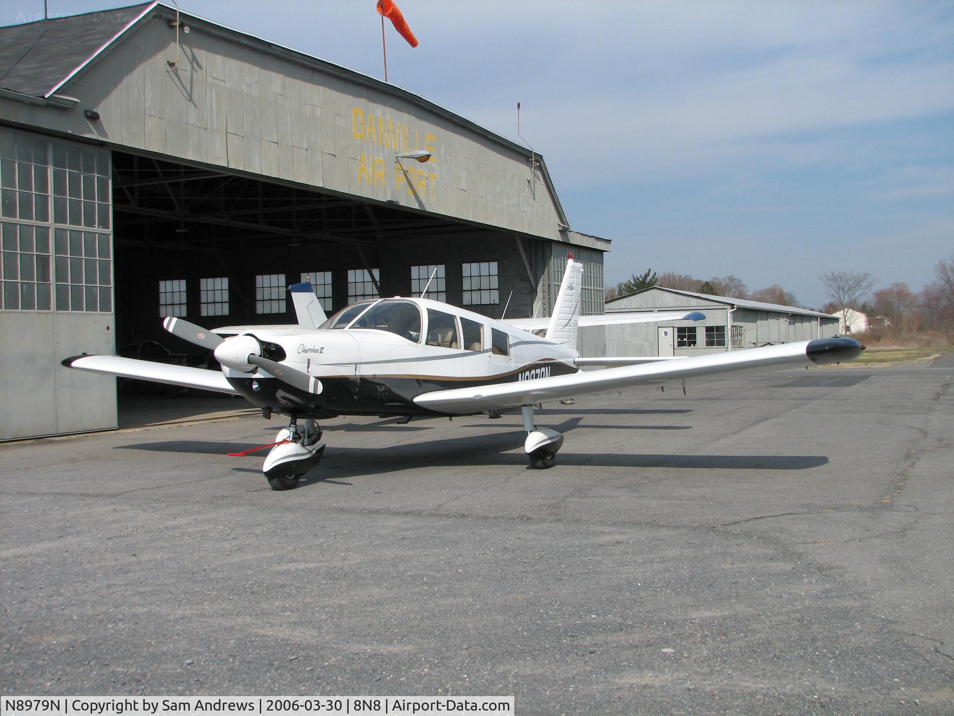 N8979N, 1969 Piper PA-32-300 Cherokee Six Cherokee Six C/N 32-40862, Really pretty Cherokee6 Parked at 8N8