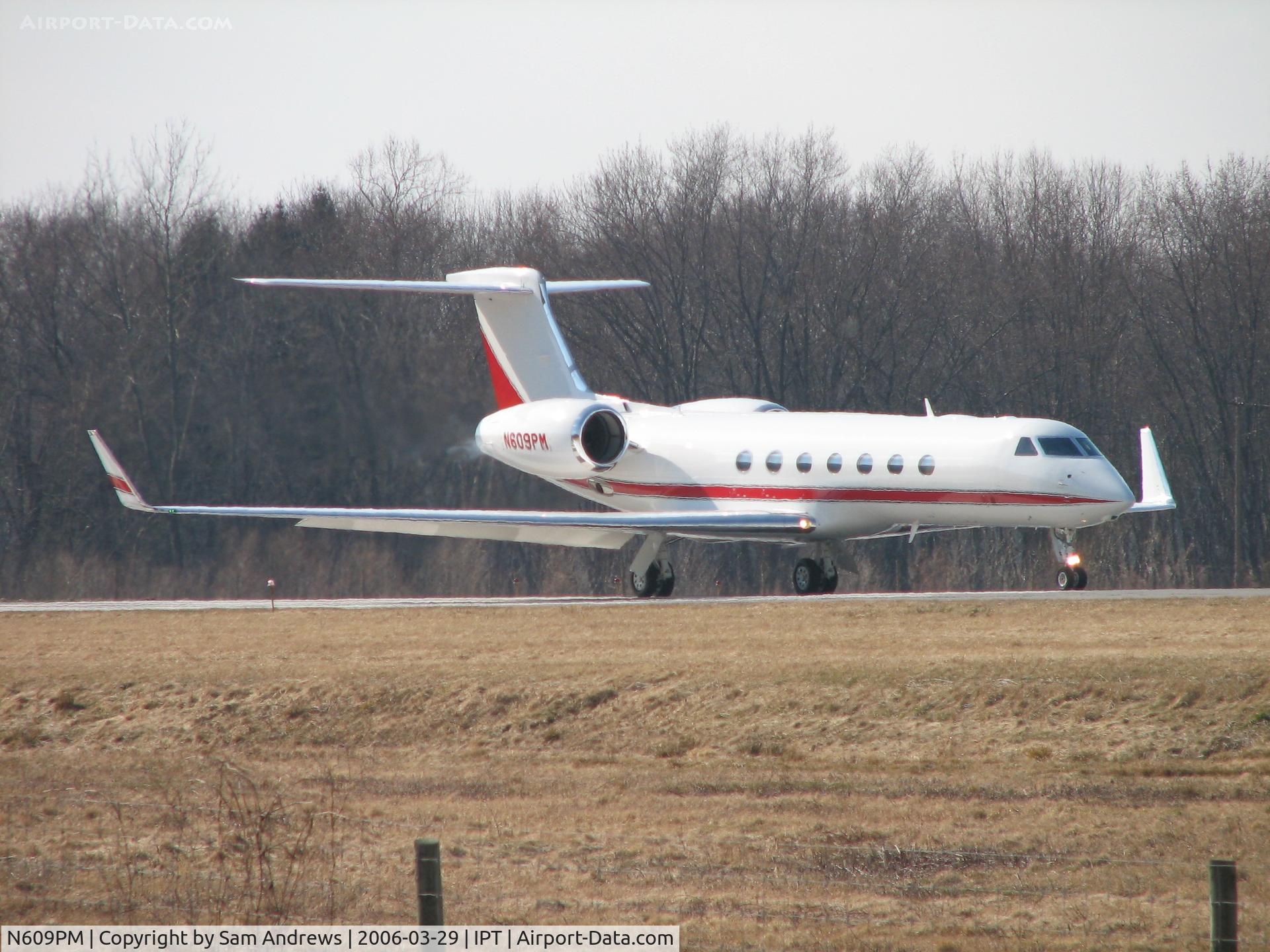 N609PM, 2005 Gulfstream Aerospace GV-SP (G550) C/N 5086, Starting the takeoff roll.  Tower has just cleared them for takeoff.