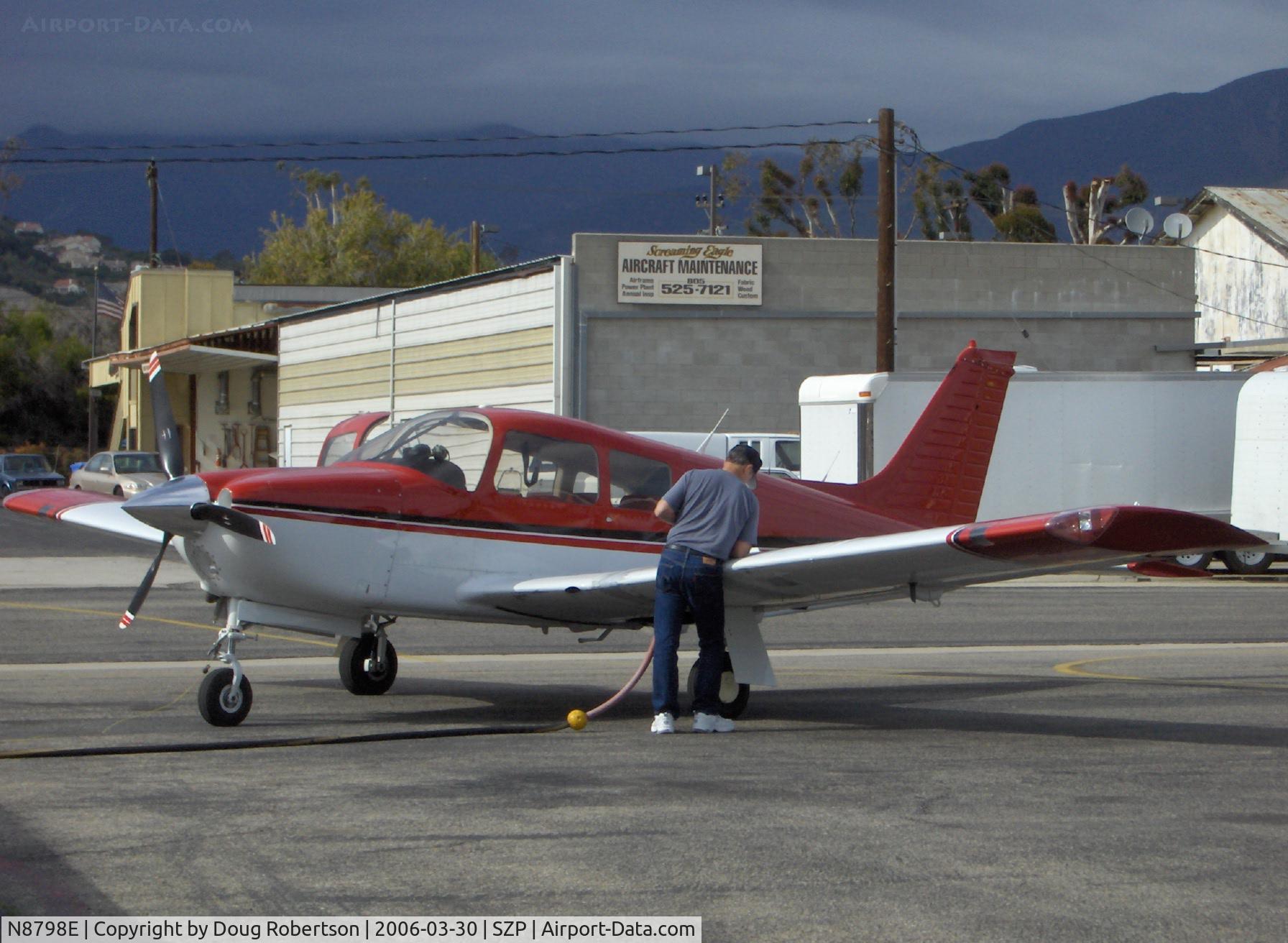 N8798E, 1976 Piper PA-28R-200 Cherokee Arrow II C/N 28R-7635215, 1976 Piper PA-28R-200 ARROW II, Lycoming O&VO-360 200 Hp, refueling