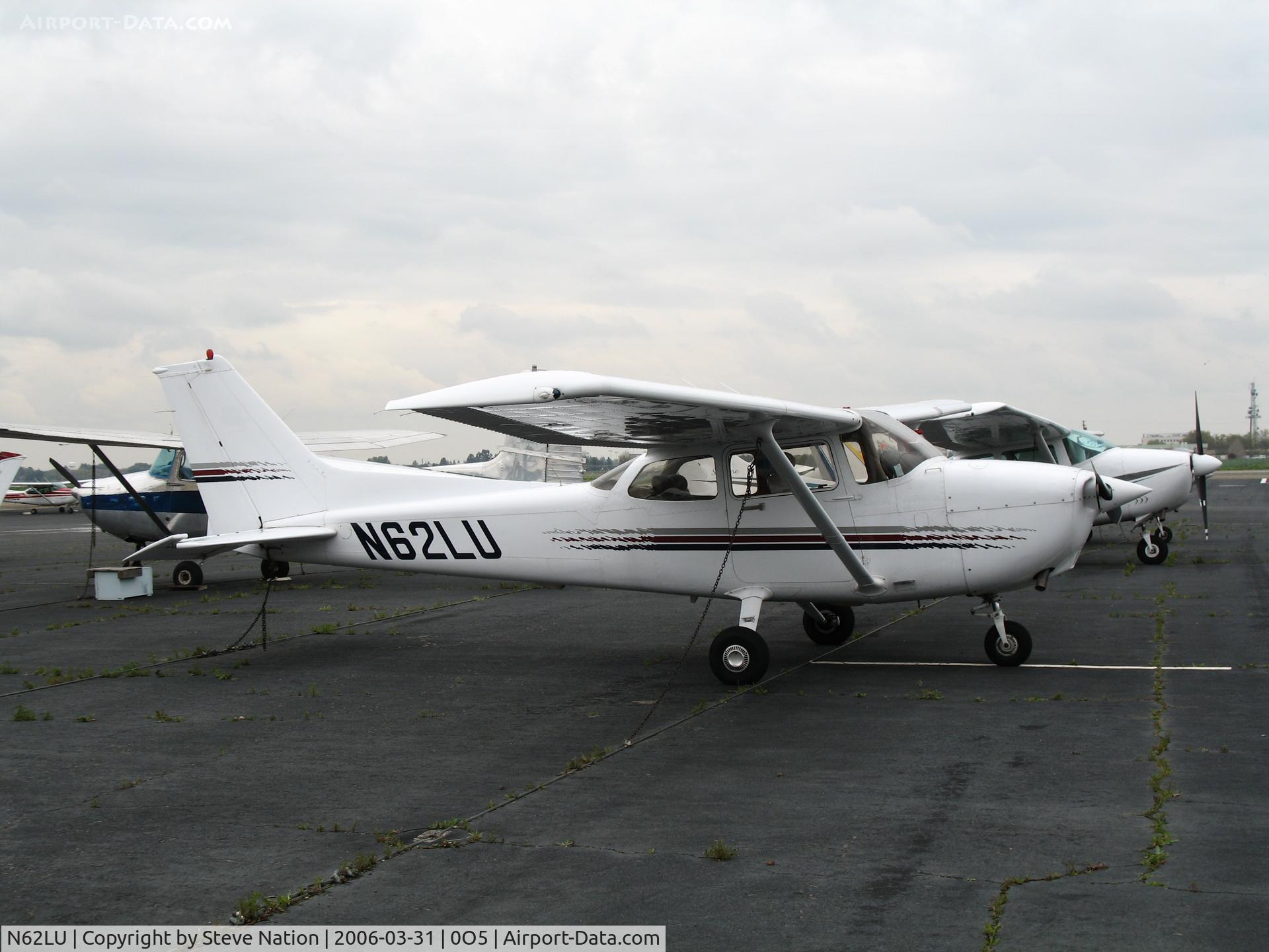 N62LU, 1998 Cessna 172R C/N 17280590, Cessna 172R @ University Airport, Davis, CA