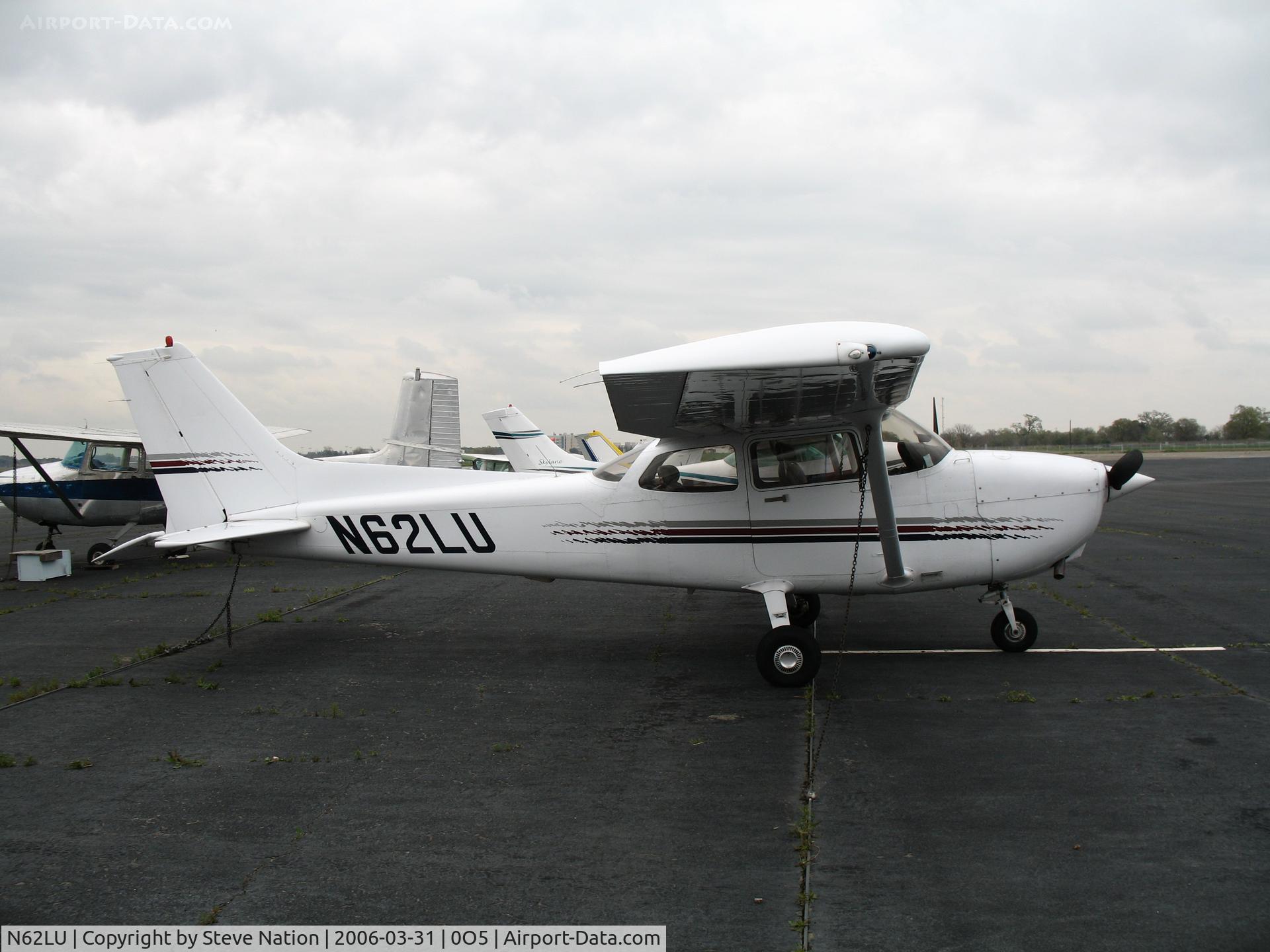 N62LU, 1998 Cessna 172R C/N 17280590, New resident @ University Airport, Davis, CA