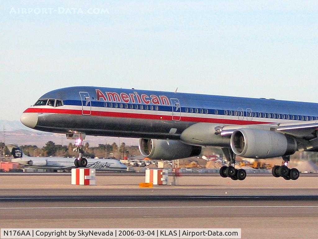 N176AA, 2001 Boeing 757-223 C/N 32395/994, American Airlines