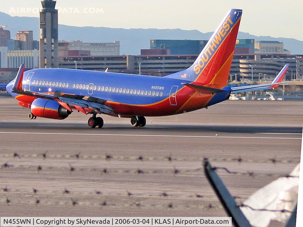N455WN, 2004 Boeing 737-7H4 C/N 32462, Southwest Airlines / 2004 Boeing 737-7H4 / Stupid fence with garbage stuck in it!