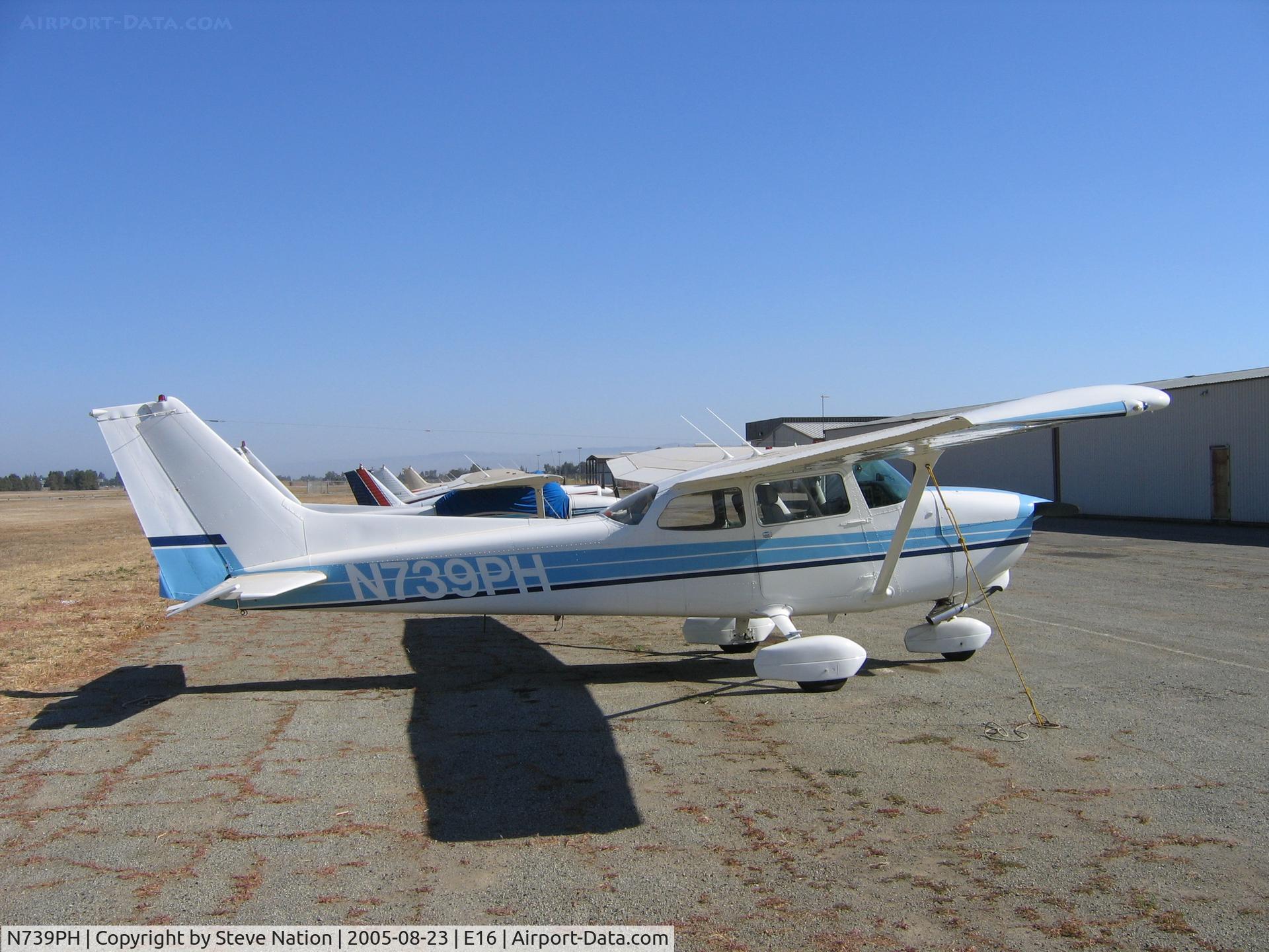 N739PH, 1978 Cessna 172N C/N 17270693, Cessna 172N in the summer sun at South County Airport, San Martin, CA