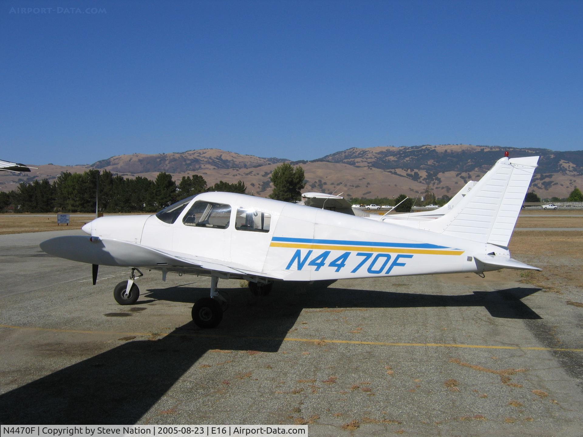 N4470F, 1976 Piper PA-28-140 C/N 28-7725014, Nice looking Piper PA-28-140 in summer sun at South County Airport, San Martin, CA
