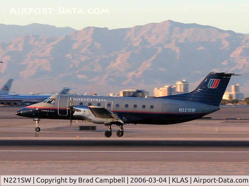 N221SW, 1994 Embraer EMB-120ER Brasilia C/N 120.290, United Airlines - Express / 1994 Embraer EMB-120ER