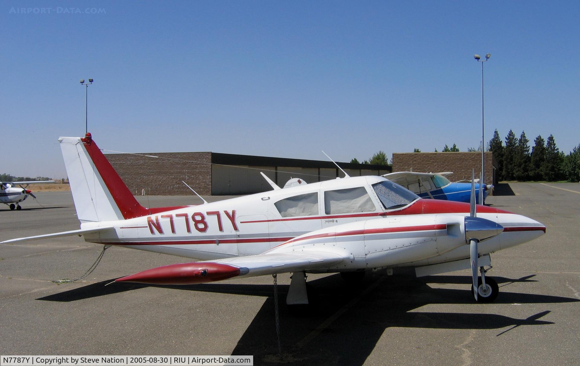 N7787Y, 1965 Piper PA-30 Twin Comanche C/N 30-870, 1965 Piper PA-30 @ Rancho Murieta Airport, CA