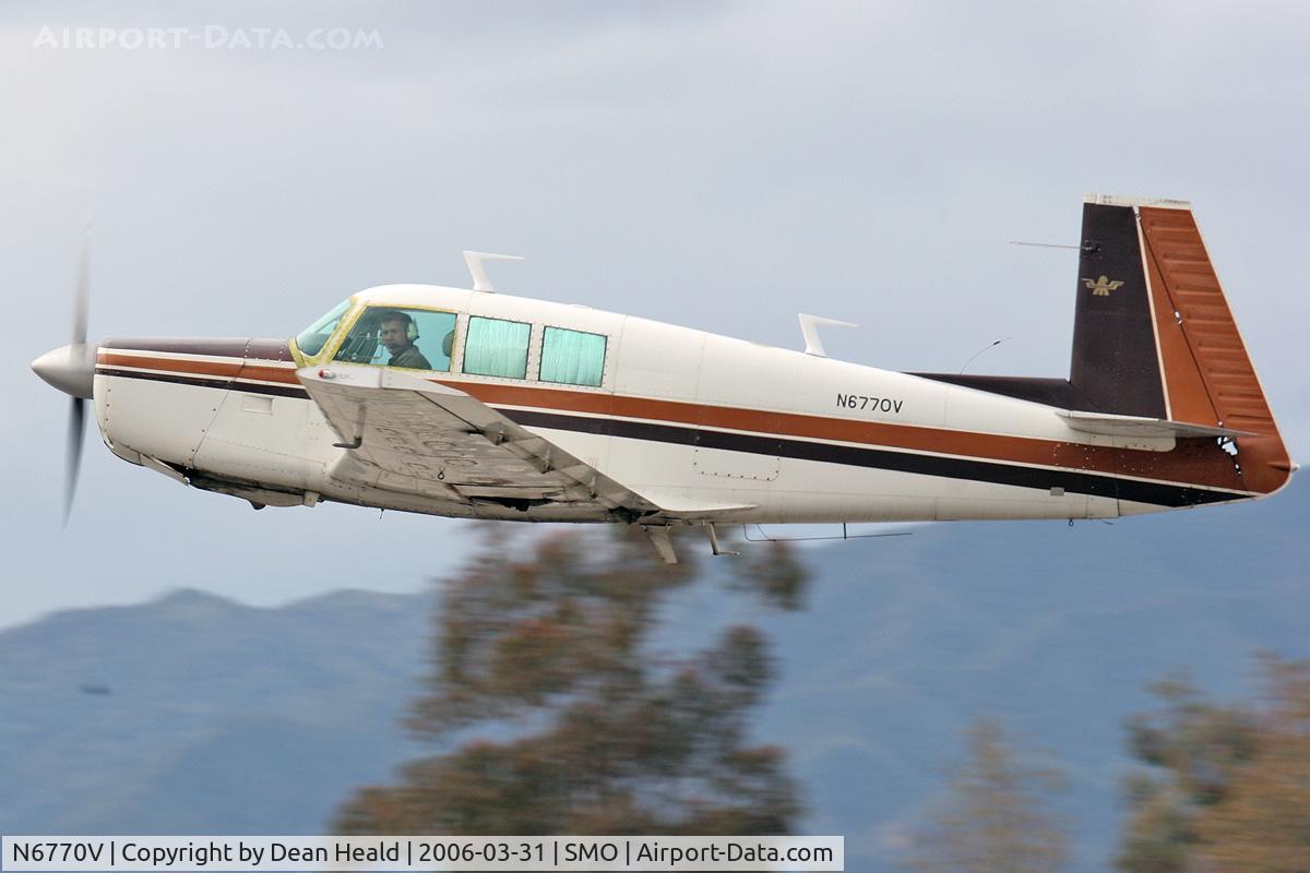 N6770V, 1970 Mooney M20F Executive C/N 700060, 1970 Mooney M20F N6770V departing RWY 21.