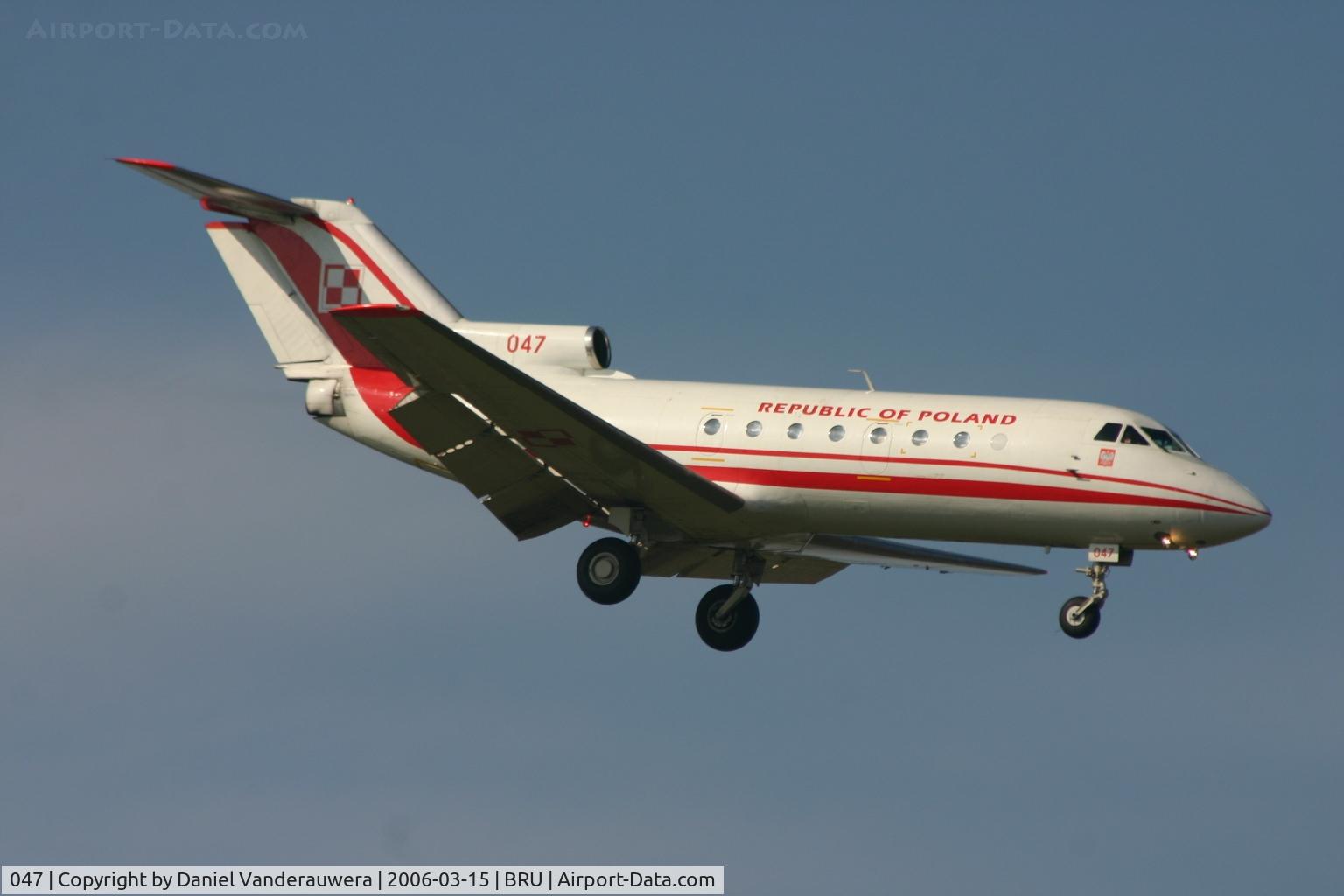 047, 1980 Yakovlev Yak-40 C/N 9021560, arrival of VIP on rnw 02