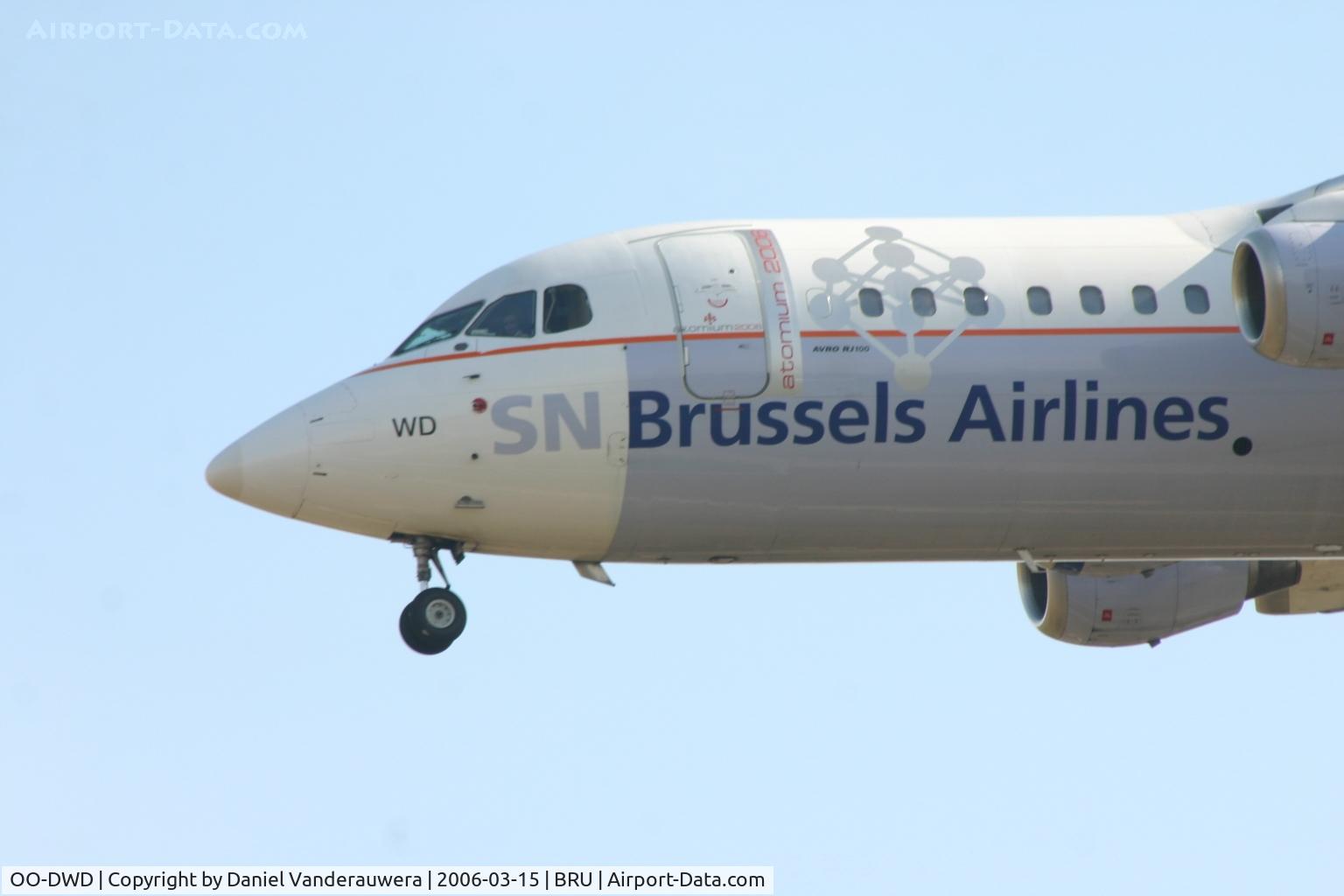 OO-DWD, 1998 British Aerospace Avro 146-RJ100 C/N E3324, arrival on rnw 02 - note the new sticker