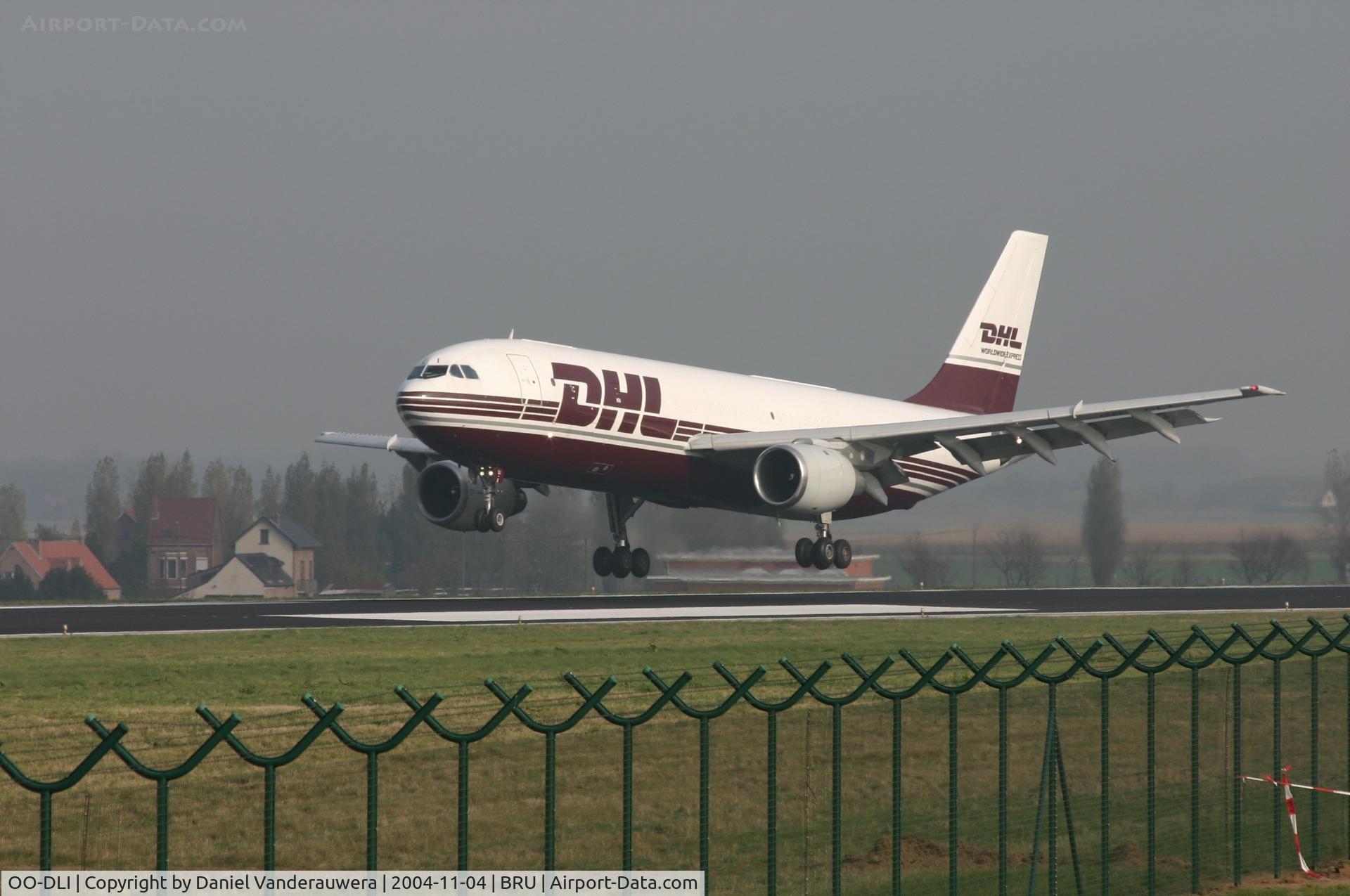 OO-DLI, 1982 Airbus A300B4-203(F) C/N 234, landing on rnw 25L