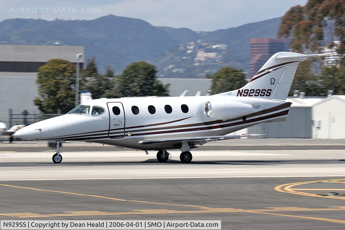 N929SS, 2001 Beech 390 Premier 1 C/N RB-15, TS Aviation Inc Raytheon Premiere 1 starting her takeoff roll enroute to McClellan Palomar Airport (KCRQ) - Palomar, CA.