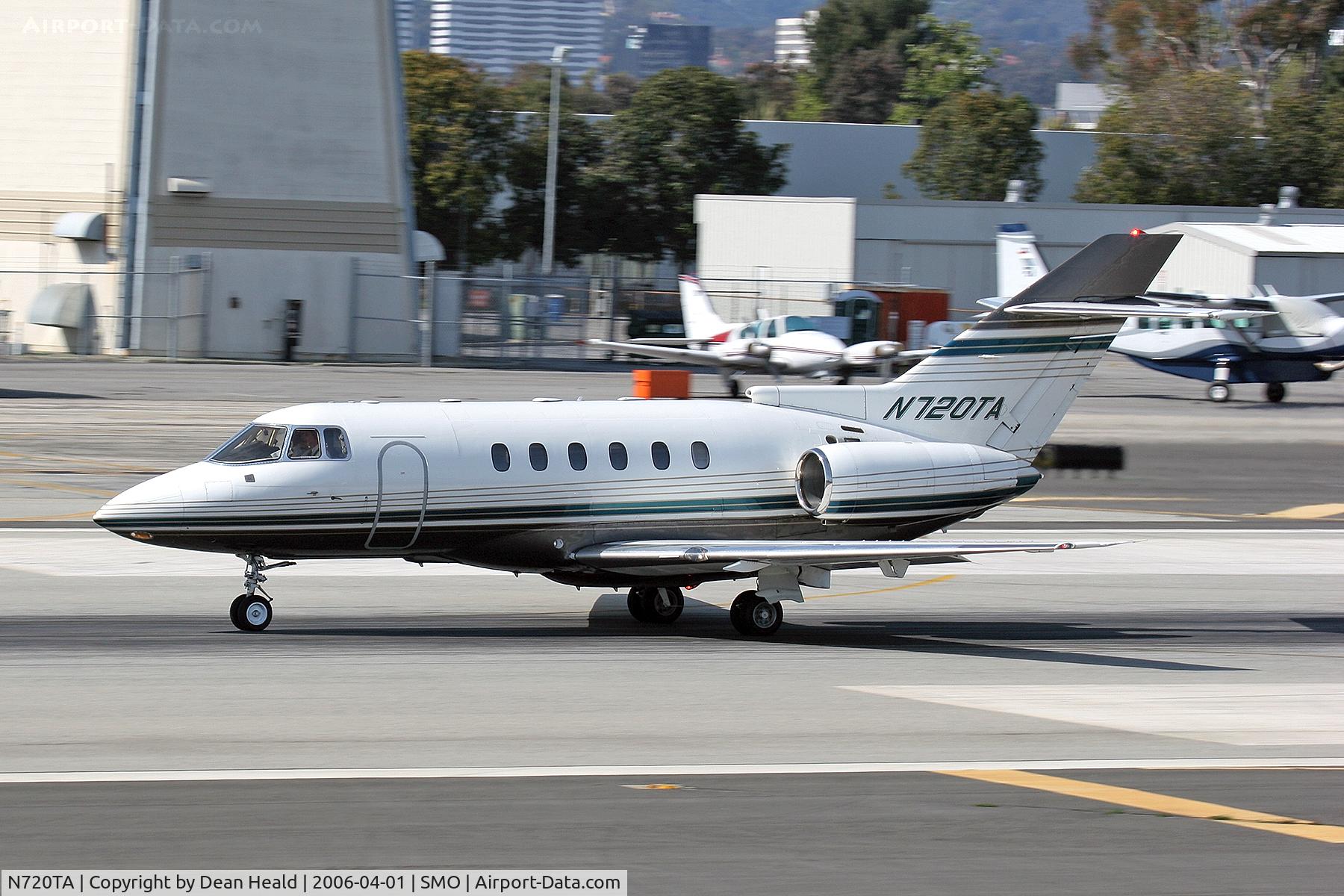 N720TA, 1997 Raytheon HAWKER 800XP C/N 258320, Flight Options LLC Raytheon Hawker 800XP N720TA departing RWY 21 enroute to Las Vegas McCarran Int'l (KLAS).