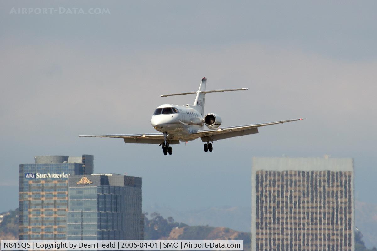 N845QS, 2001 Raytheon Hawker 800XP C/N 258545, ExecJet Raytheon Hawker 800XP on short final to RWY 21 after a 41-minute flight from San Francisco (KSFO).