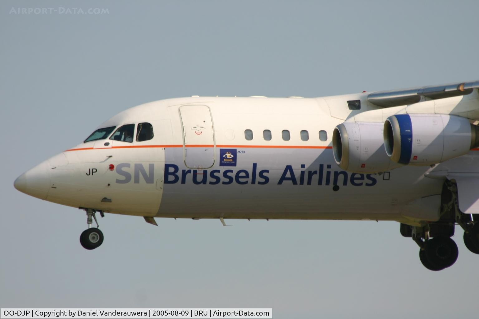OO-DJP, 1996 British Aerospace Avro 146-RJ85 C/N E.2287, short to land on rnw 25L