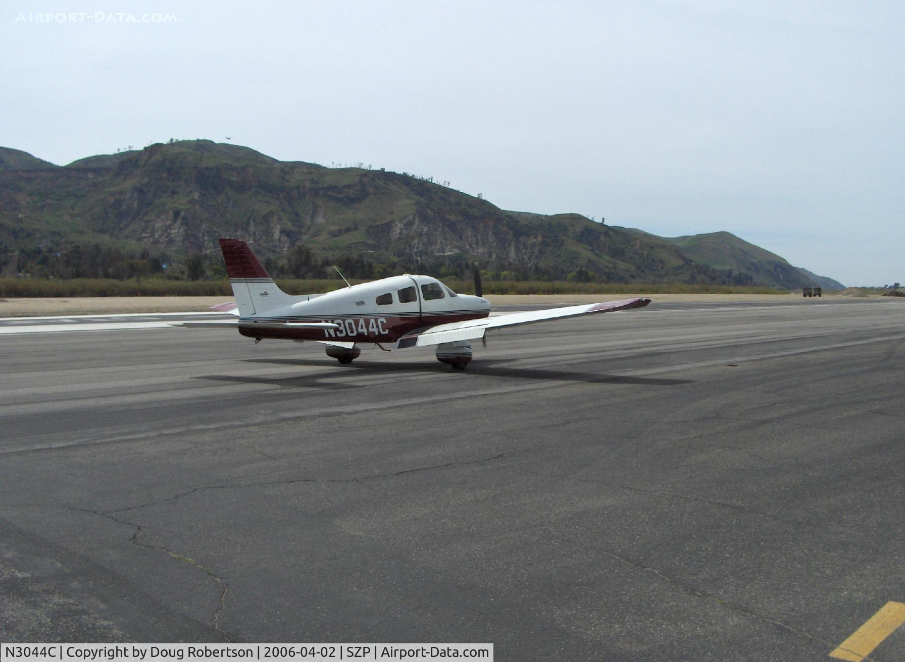 N3044C, 2003 Piper PA-28-181 C/N 2843571, 2003 Piper PA-28-181 ARCHER, Lycoming O-360 180 Hp, taxi to Runway 04