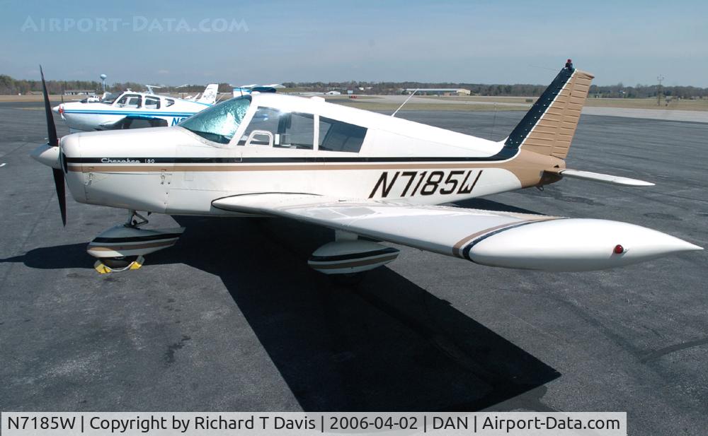 N7185W, 1963 Piper PA-28-180 C/N 28-996, 1963 Piper PA-28-180 at DAN for fuel