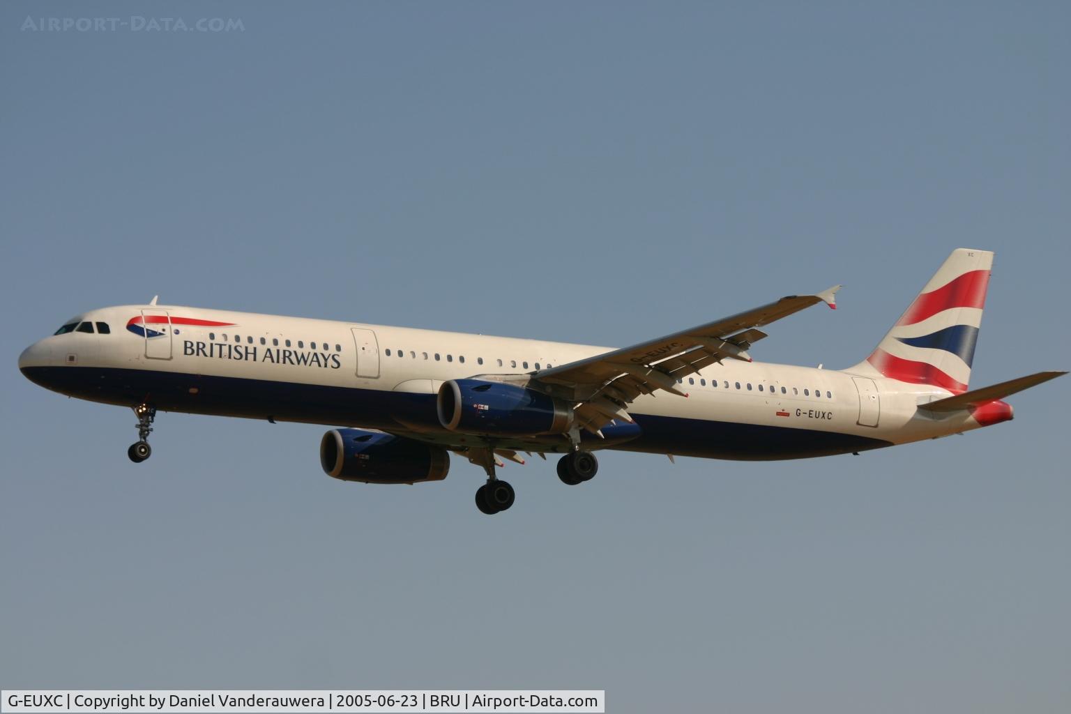 G-EUXC, 2004 Airbus A321-231 C/N 2305, short before landing on rnw 25L