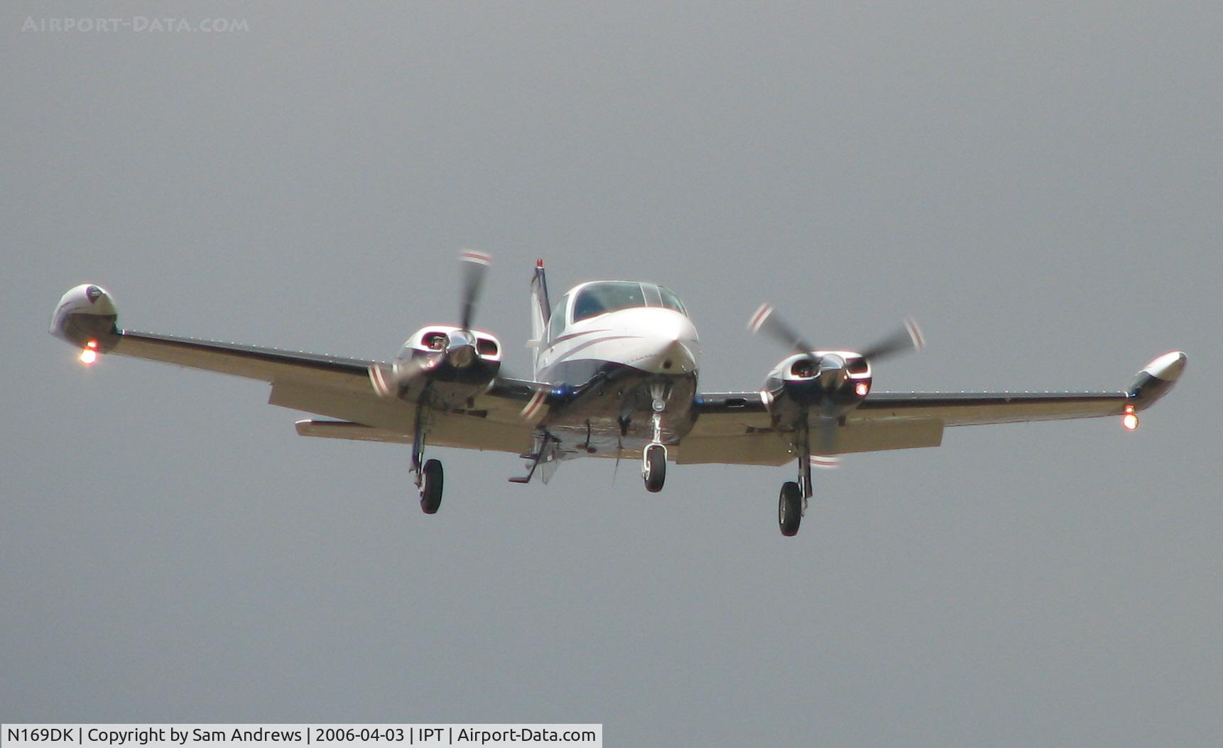N169DK, 1978 Cessna 310R C/N 310R1412, Short final for RWY 12 at (IPT) Williamsport Regional