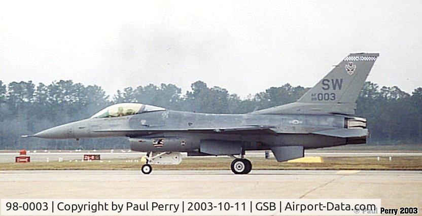 98-0003, 1998 Lockheed Martin F-16C Fighting Falcon C/N CC-214, The Demo Viper takes center stage