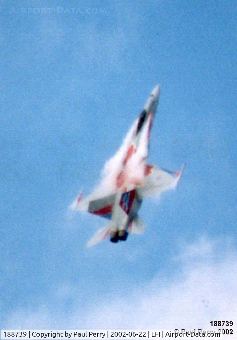 188739, McDonnell Douglas CF-188A Hornet C/N 0284/A229, The Canadian is pulling some serious Gs at this point, as he goes vertical