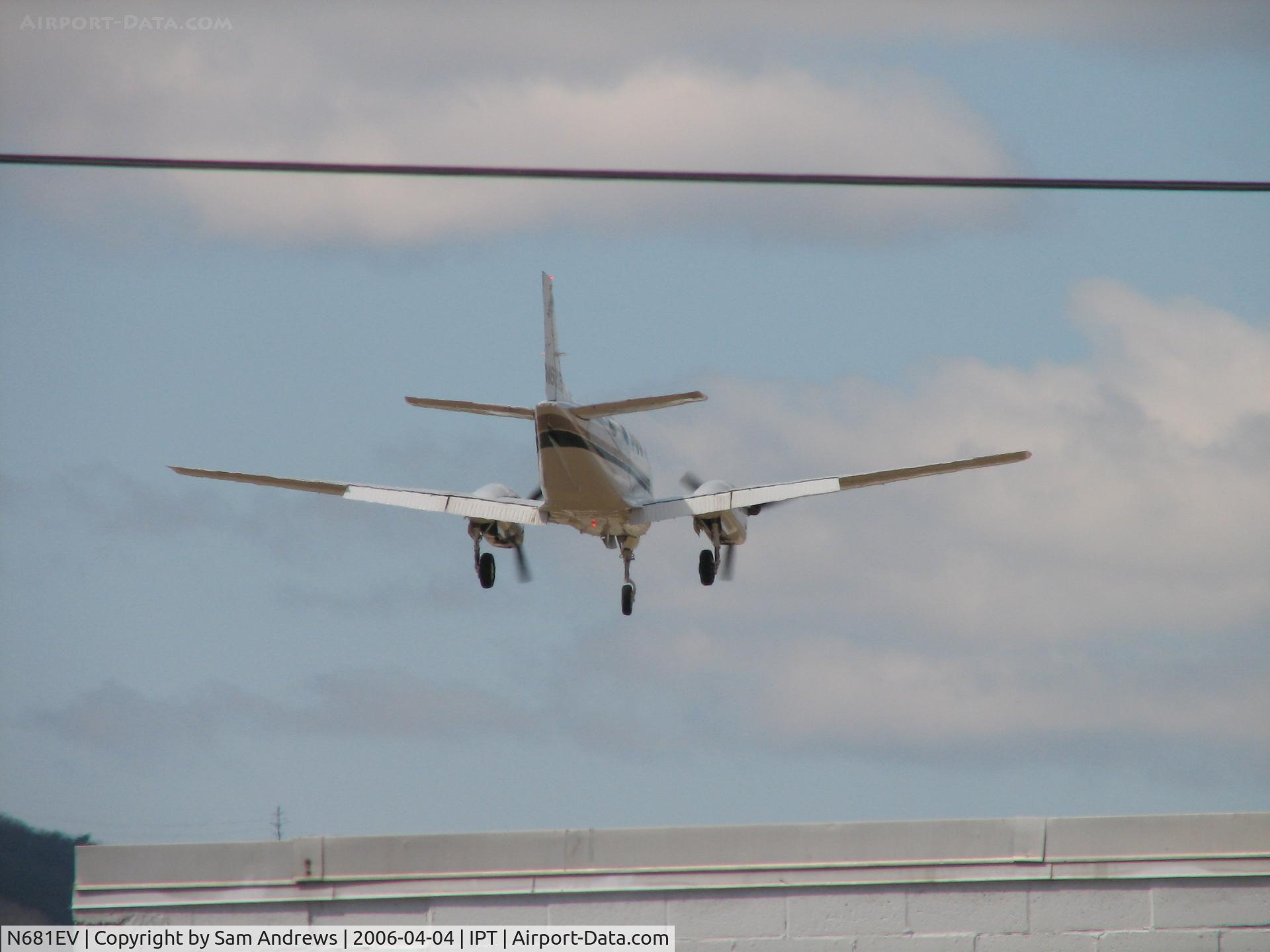 N681EV, 1990 Beech C90A King Air C/N LJ-1228, Short Final to RWY 27 at IPT